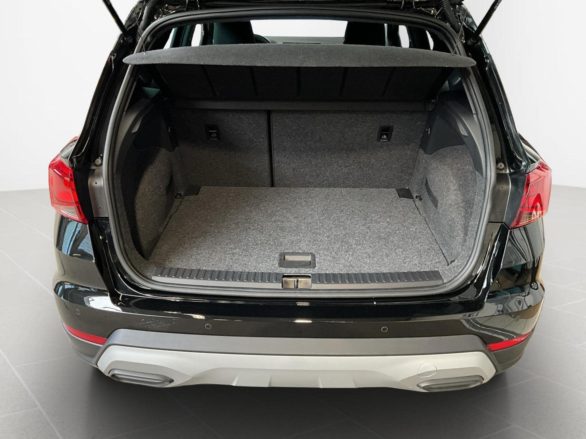 Seat Arona Xperience+DSG+FullLED+P.Safe-Drive.M+Navi+P.Vision+ (2022) - Photo 16