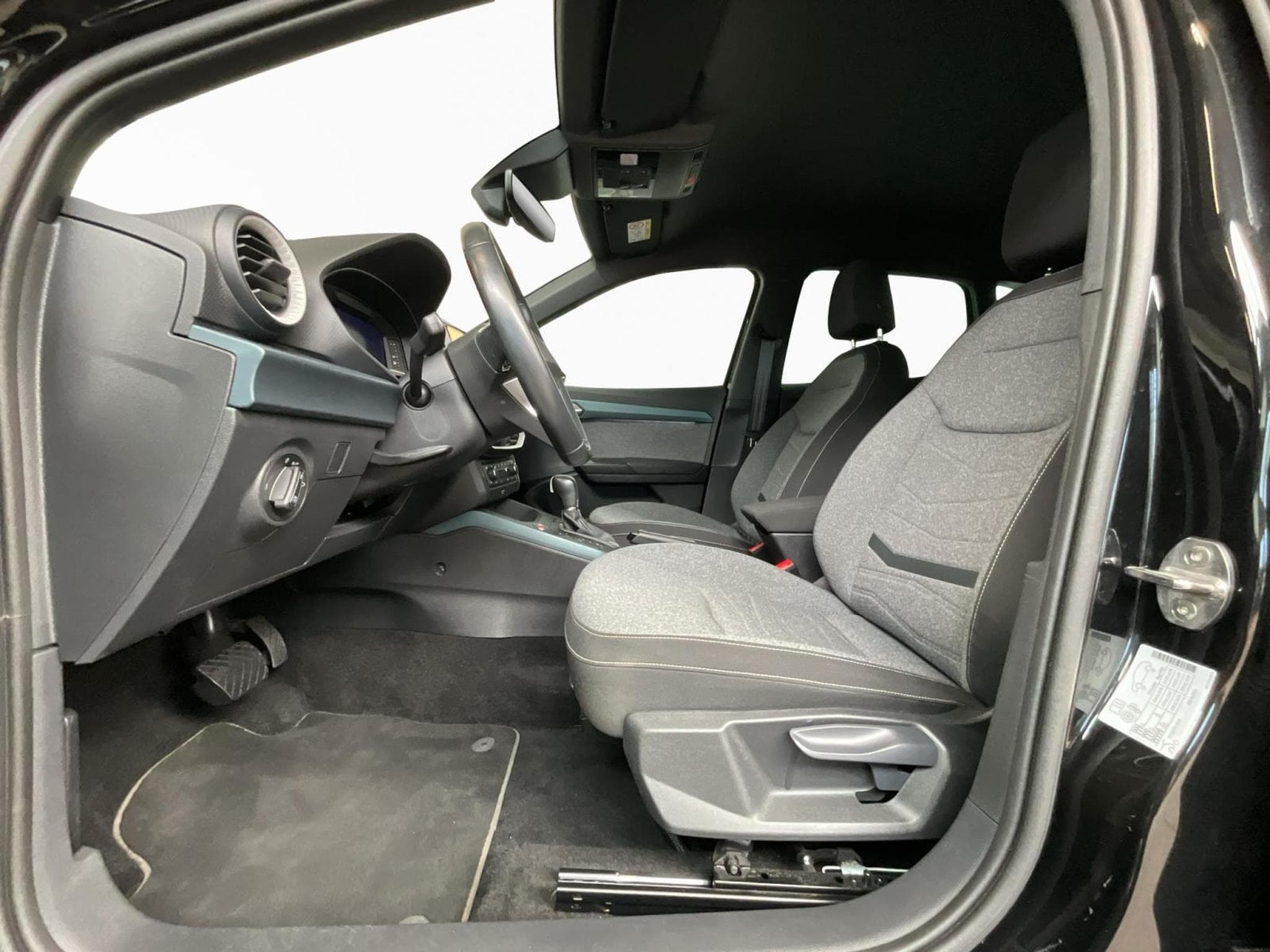 Seat Arona Xperience+DSG+FullLED+P.Safe-Drive.M+Navi+P.Vision+ (2022) - Photo 9