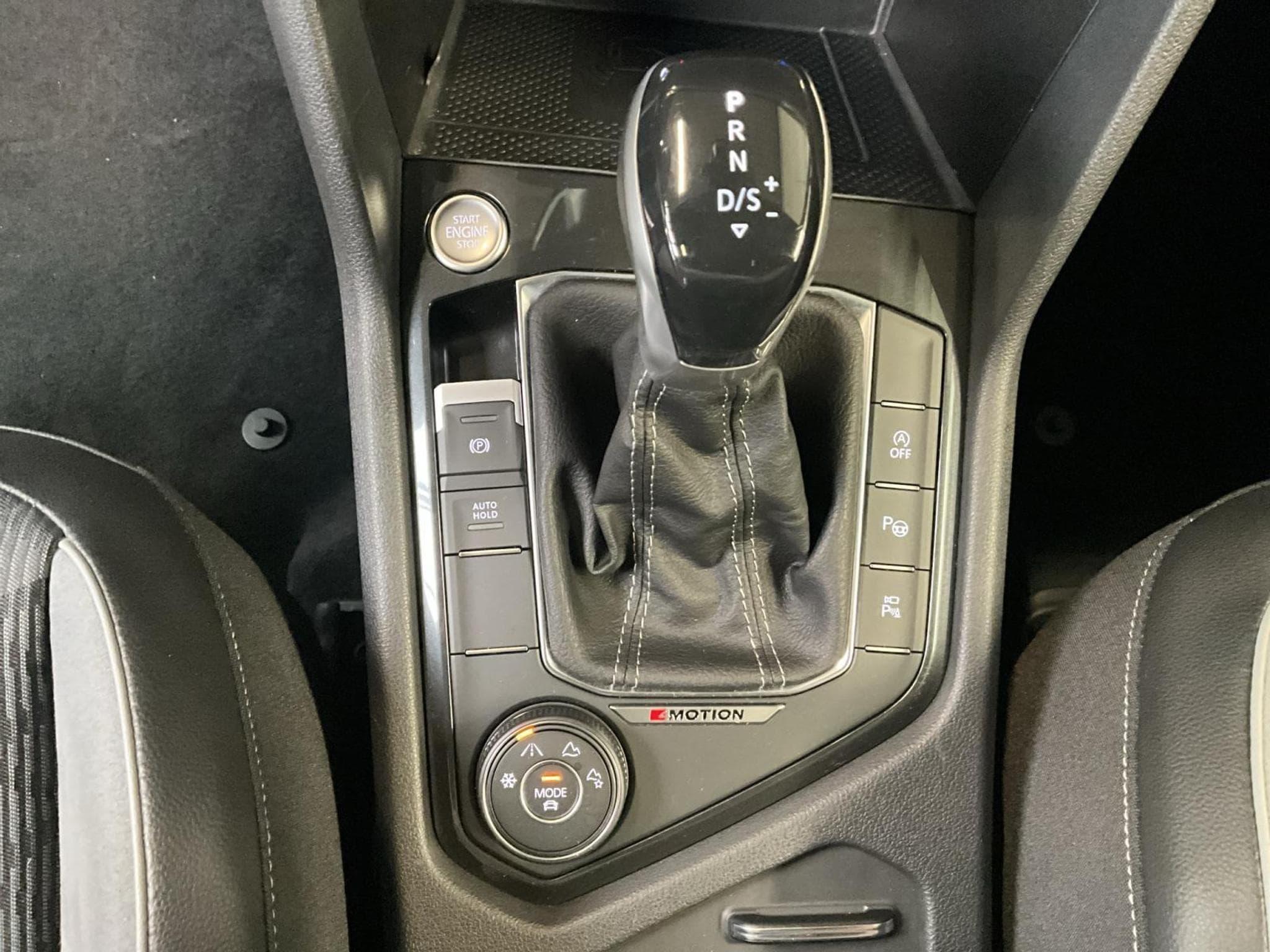 VW Tiguan R-Line+DSG+4M+Black-Style+Pano+AHK (2022) - Photo 12