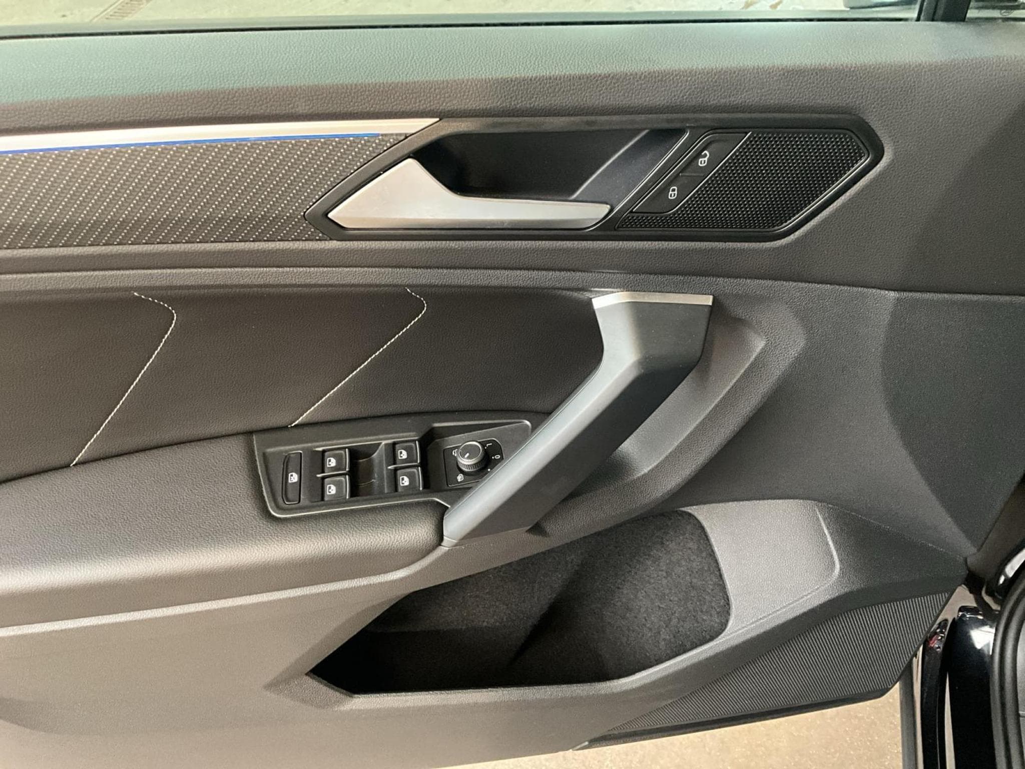 VW Tiguan R-Line+DSG+4M+Black-Style+Pano+AHK (2022) - Photo 14