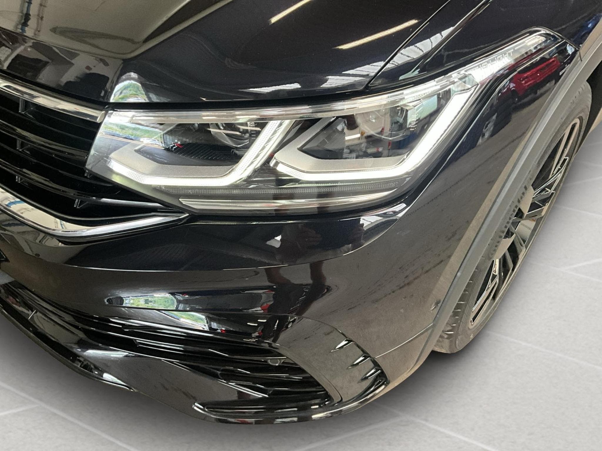VW Tiguan R-Line+DSG+4M+Black-Style+Pano+AHK (2022) - Photo 18
