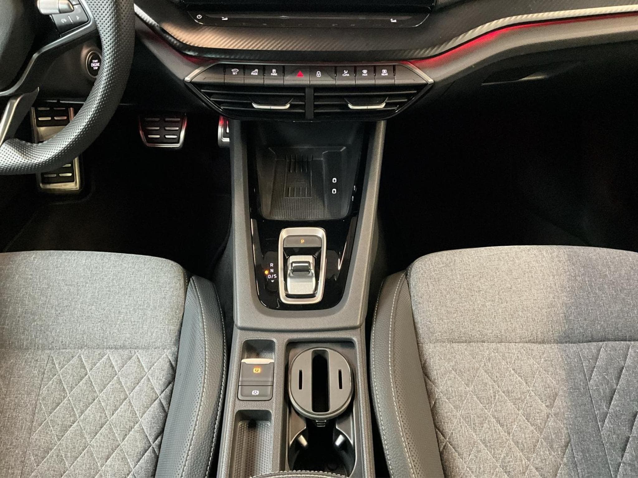 Skoda Octavia Sportline+DSG+360+Light&View-Premium+Navi (2025) - Photo 12