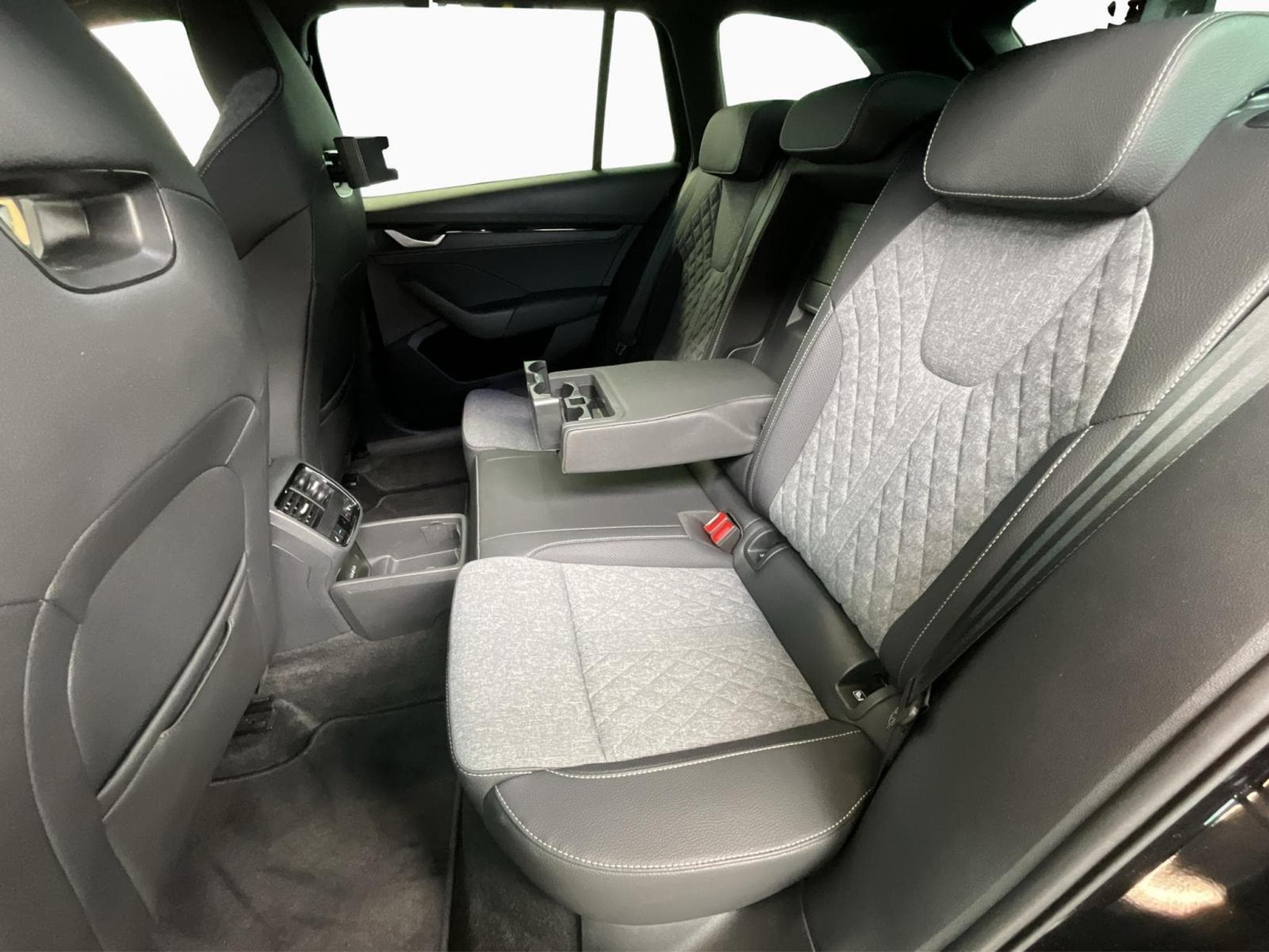 Skoda Octavia Sportline+DSG+360+Light&View-Premium+Navi (2025) - Photo 15