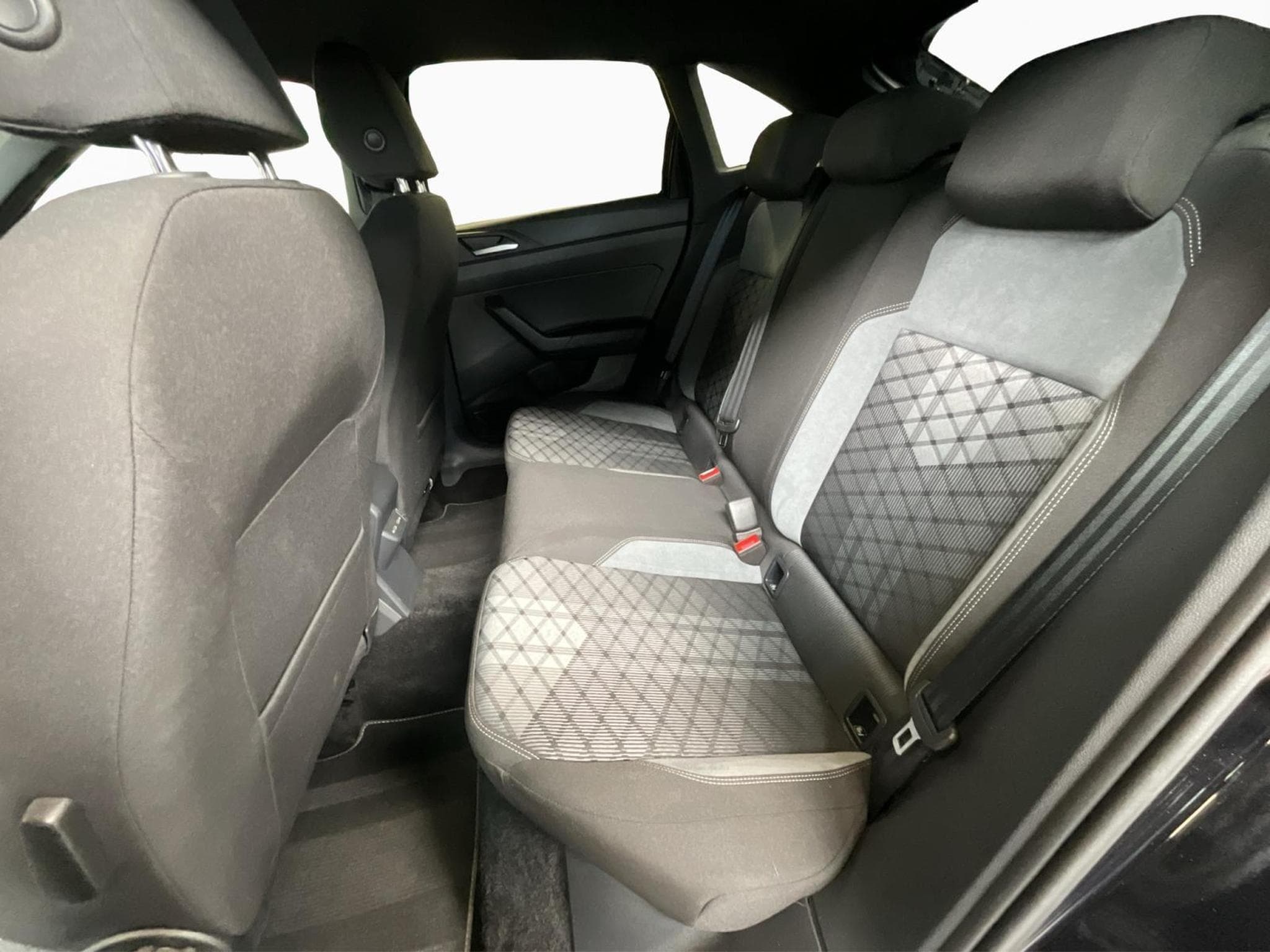 VW Taigo R-Line+DSG+P:Top+Keyless+IQ-Light (2024) - Photo 15