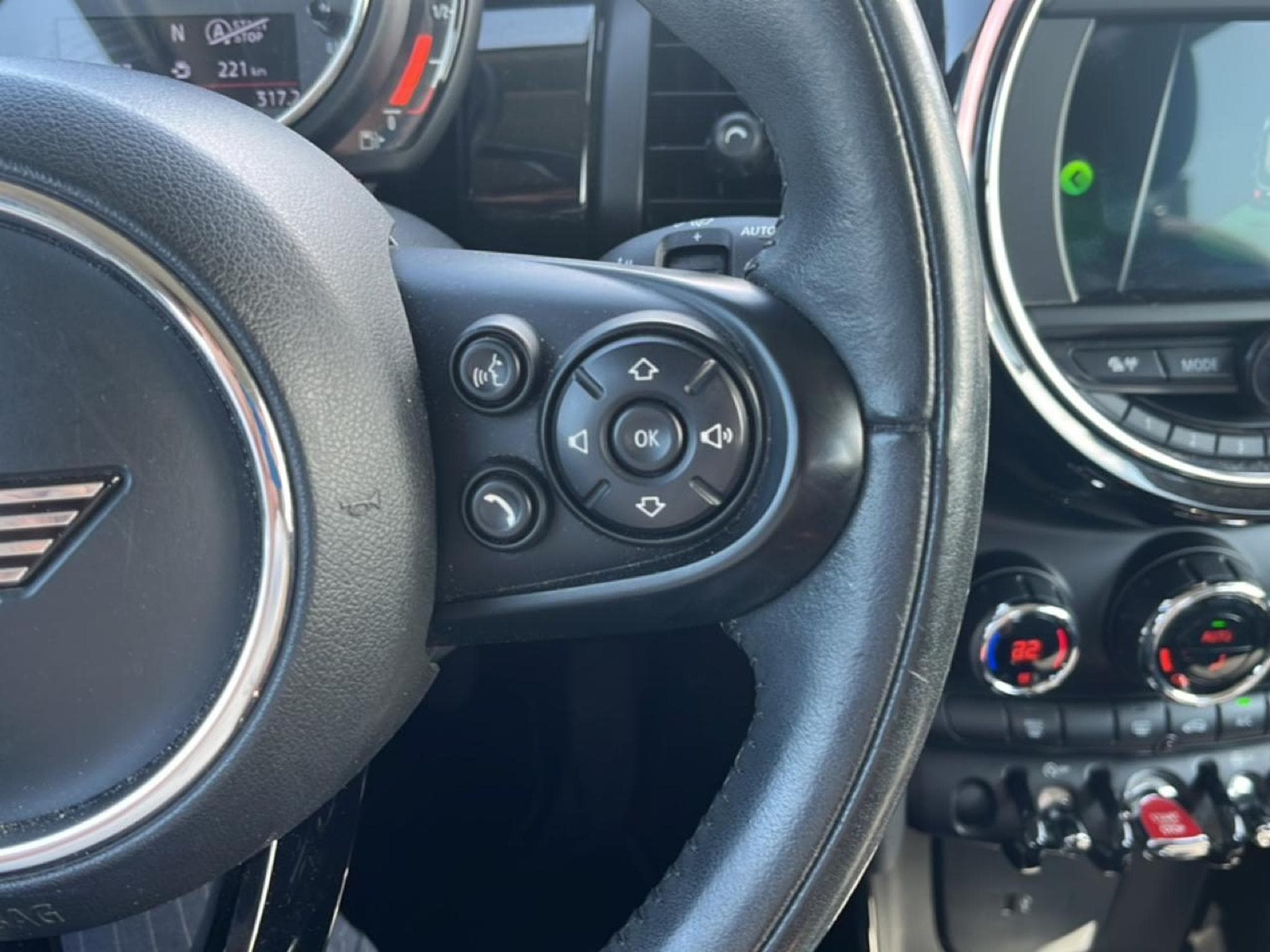 Mini Cooper COOPER 136 (2019) - Photo 15
