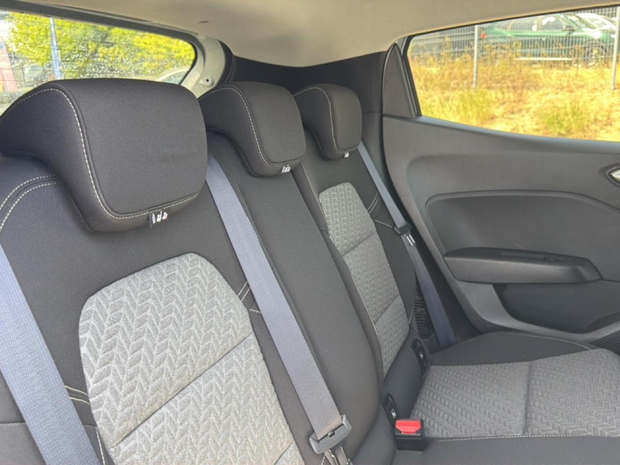 Renault Clio 1.6 E-TECH 145 FULL HYBRID EVOLUTION (2023) - Photo 17