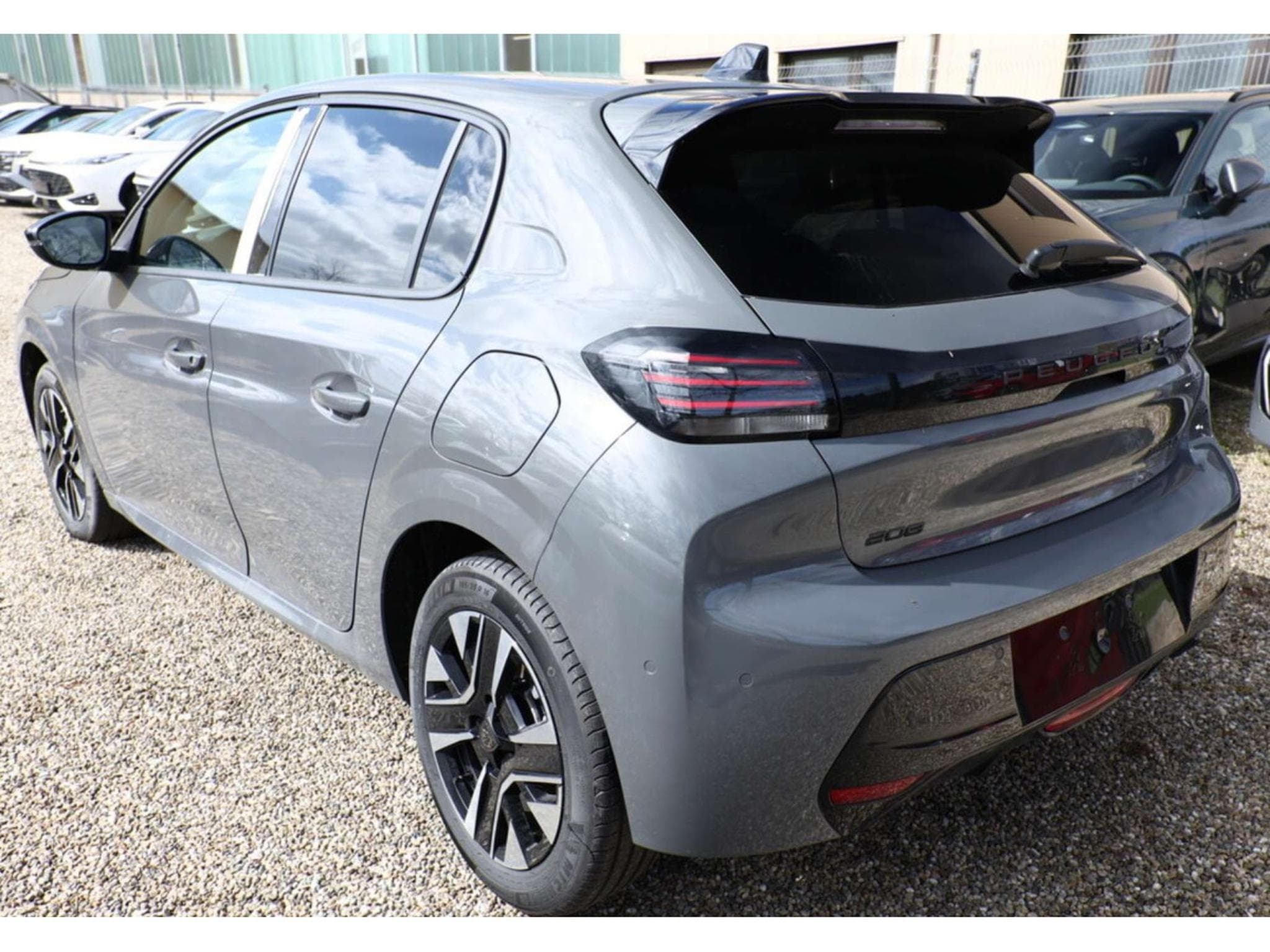 Peugeot 208 Hybrid PureTech 110 Automatique (2025) - Photo 4