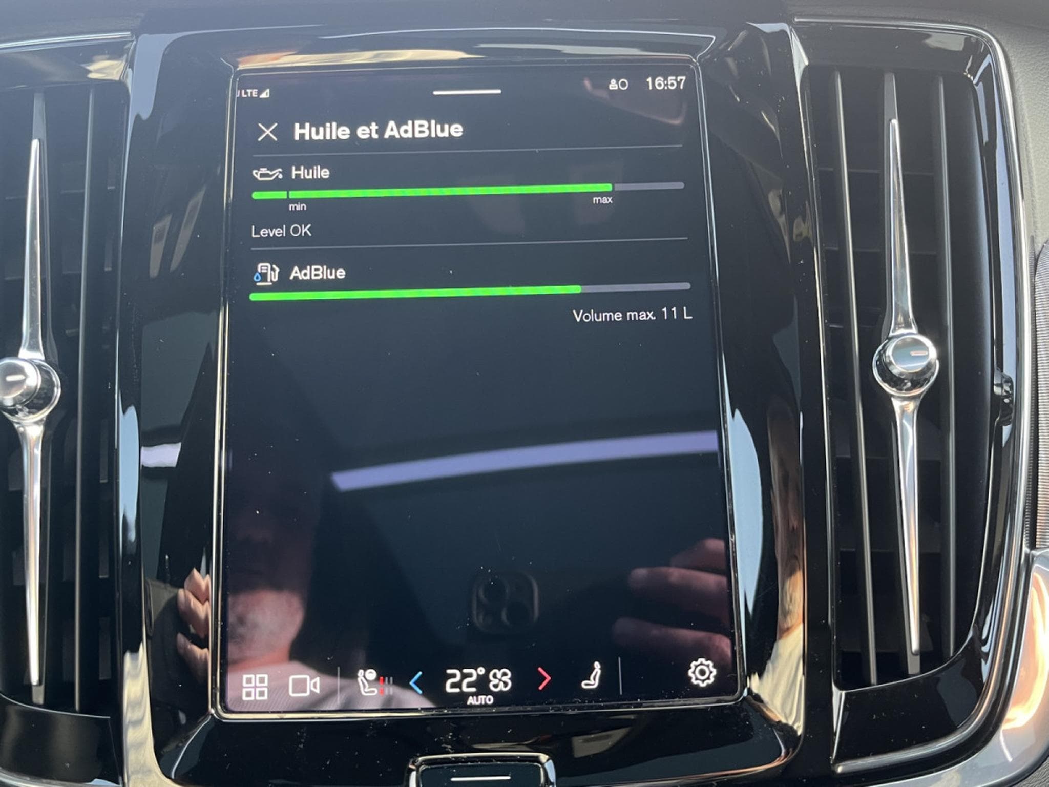 Volvo V90 B4 D 4x4 Geartronic R-Design Pano (2021) - Photo 18
