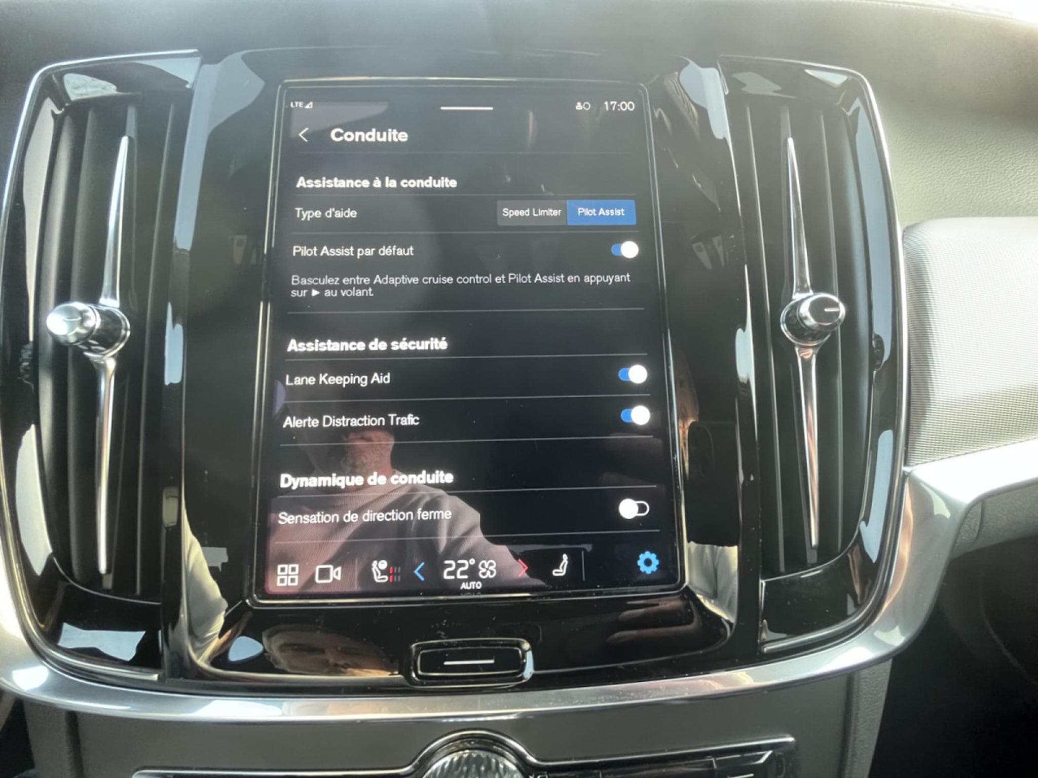 Volvo V90 B4 D 4x4 Geartronic R-Design Pano (2021) - Photo 19