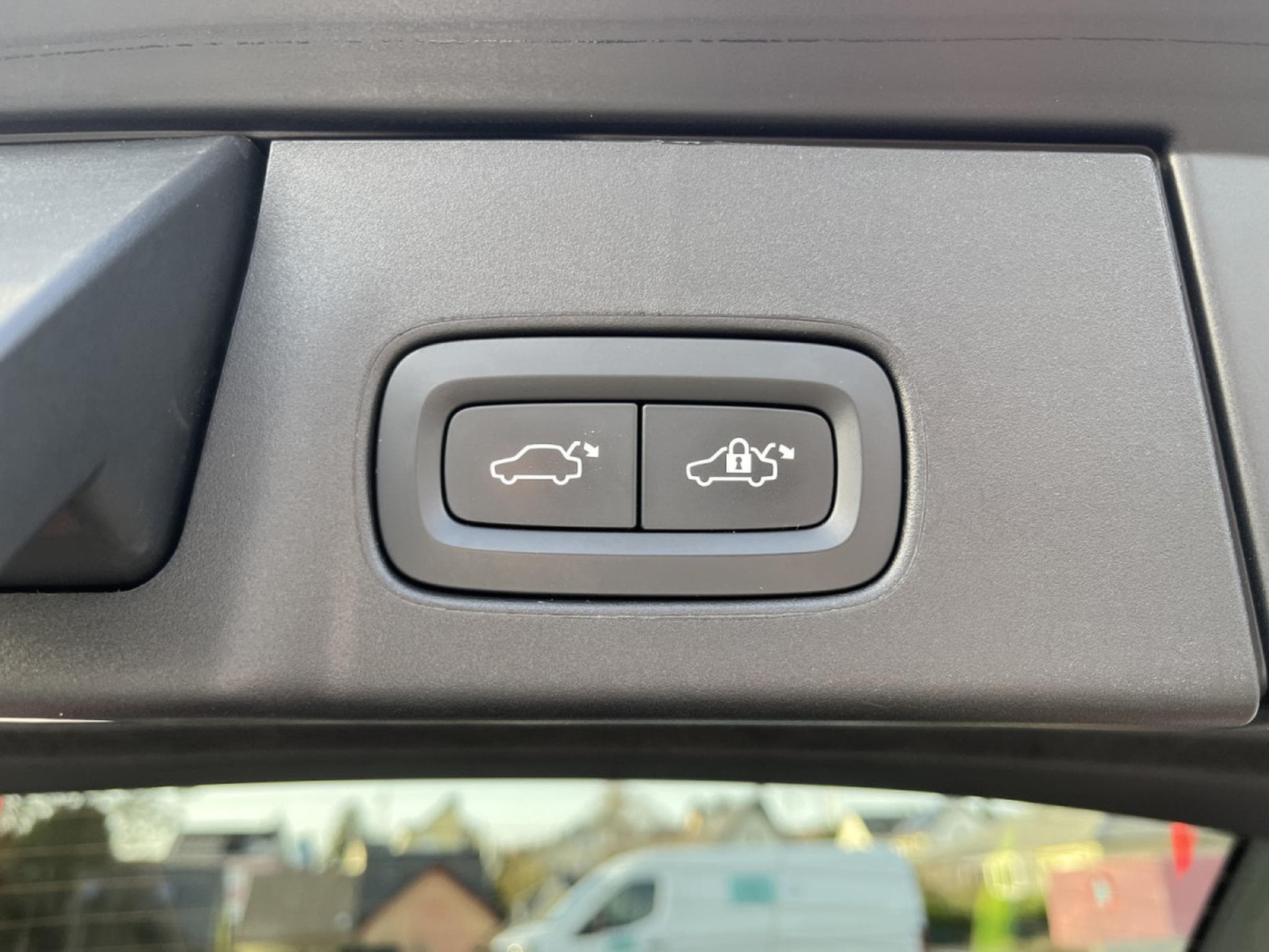 Volvo V90 B4 D 4x4 Geartronic R-Design Pano (2021) - Photo 25