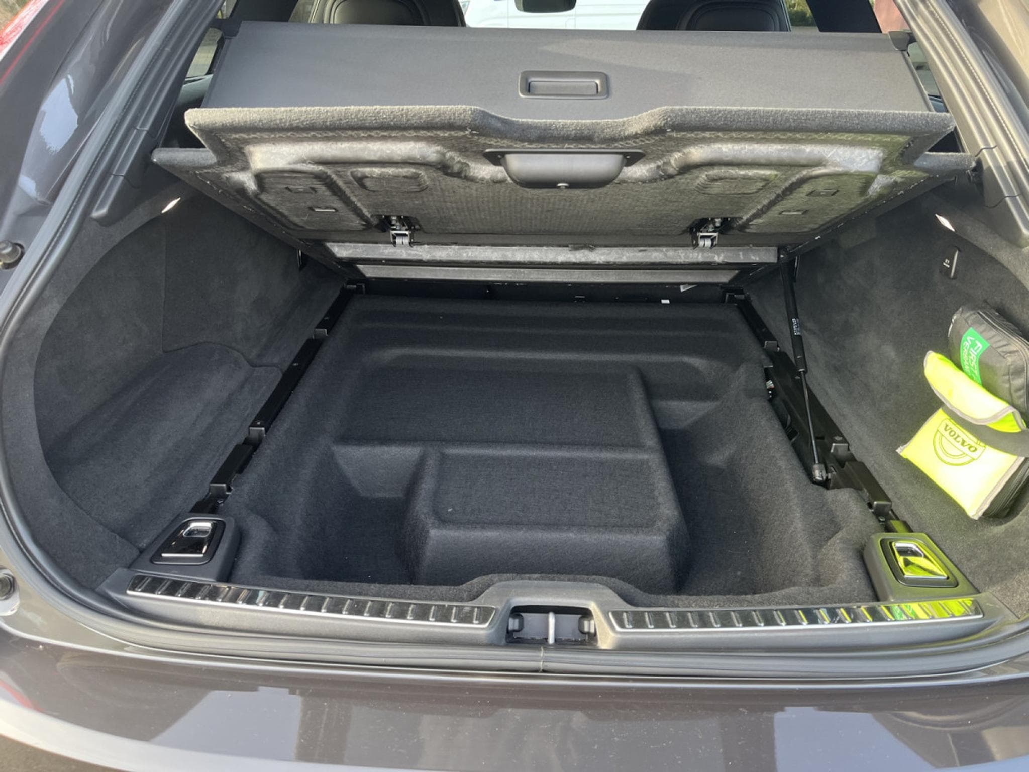 Volvo V90 B4 D 4x4 Geartronic R-Design Pano (2021) - Photo 27