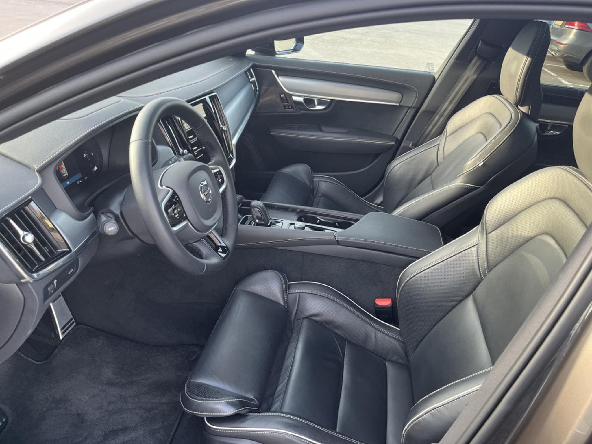 Volvo V90 B4 D 4x4 Geartronic R-Design Pano (2021) - Photo 9