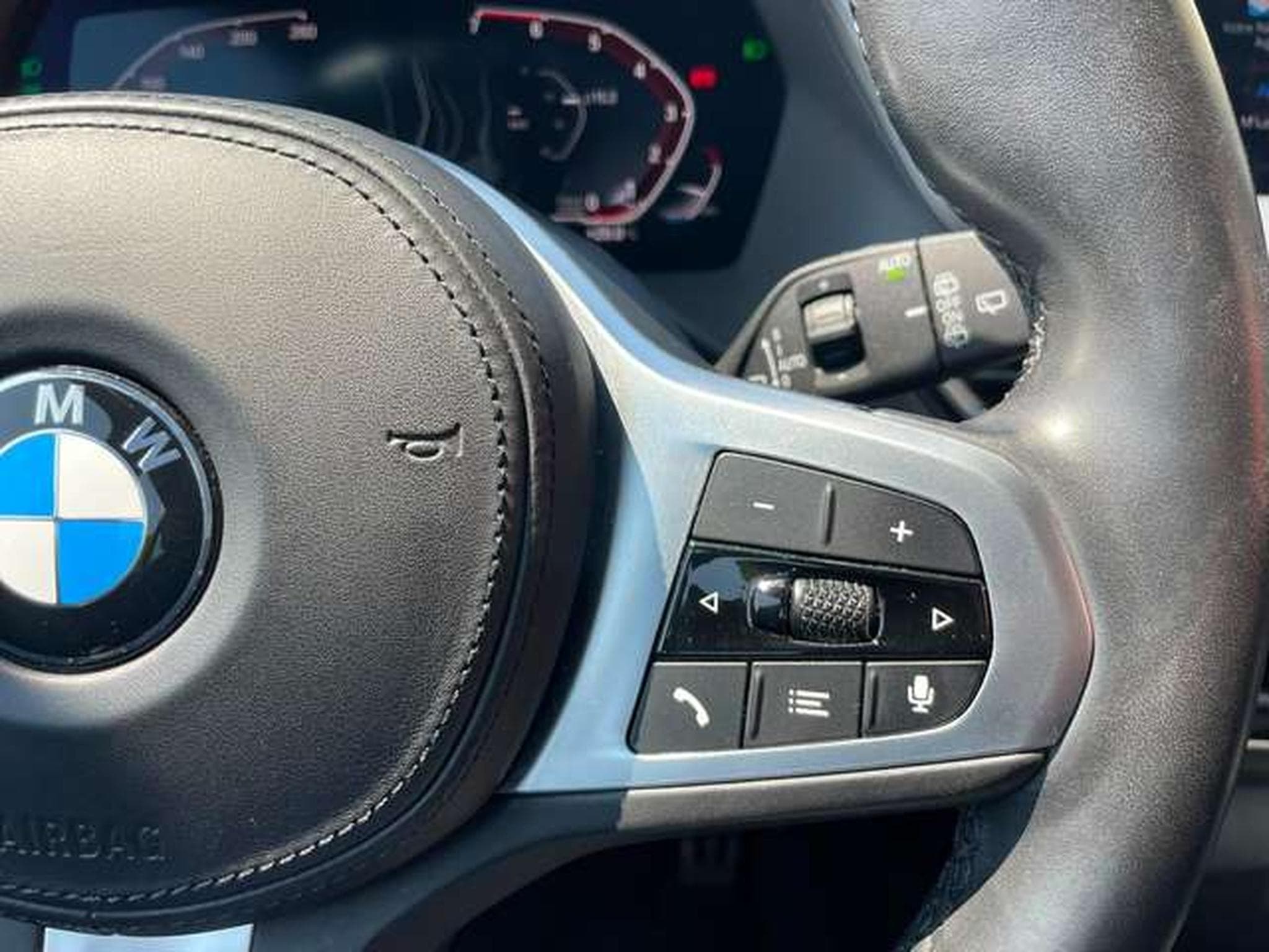 BMW 118 118i Aut. Pack M - GARANTIE JUSQU'A 36 MOIS (2021) - Photo 16