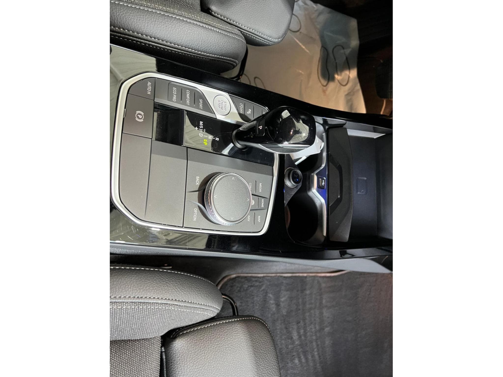 BMW 120 i SPORT LINE PAKET, CUIR, NAVI, CAMERA, LED, CARPLAY, VOLANT (2022) - Photo 11