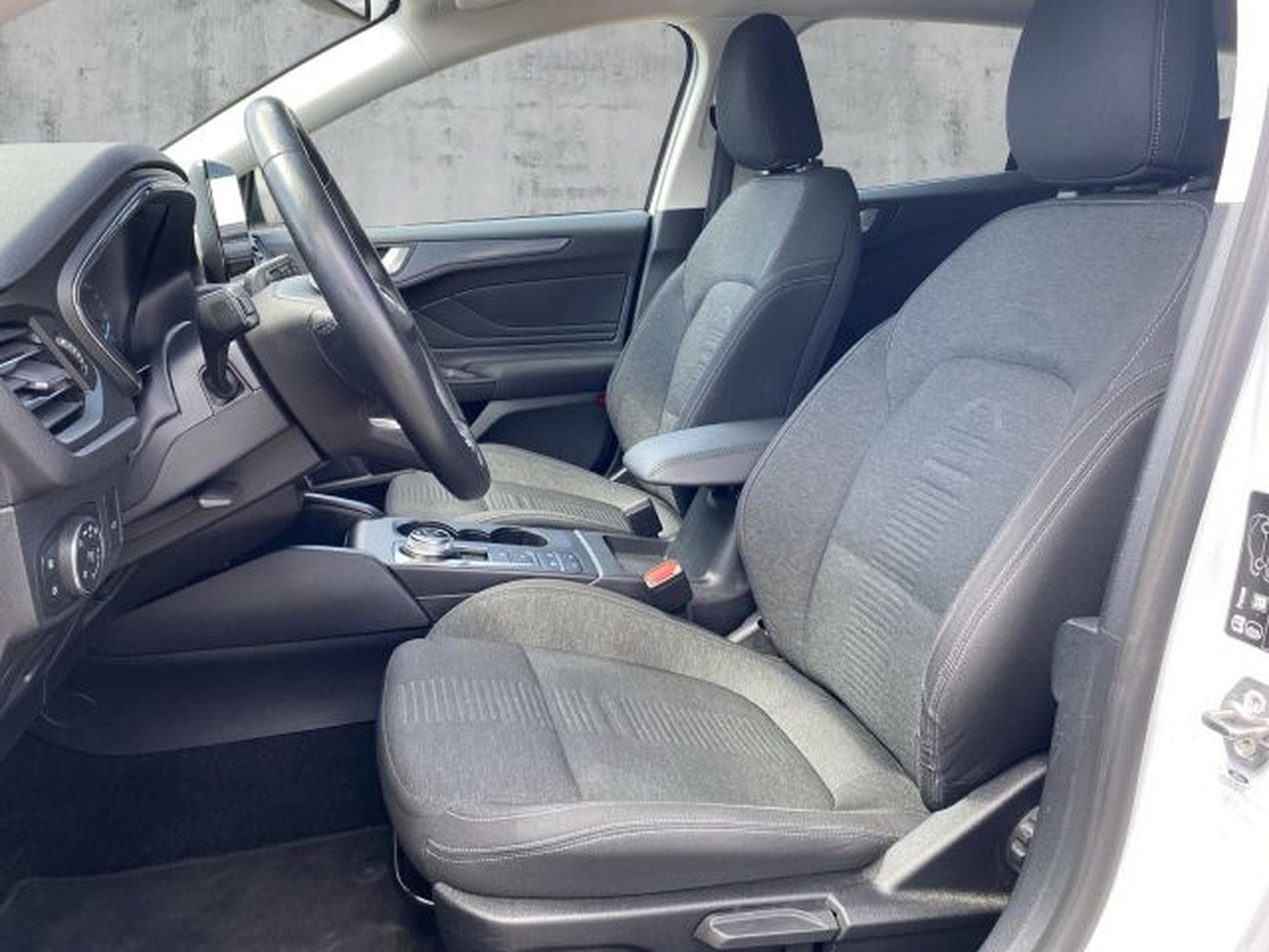 Ford Focus Focus Turnier Automatik Active NAVI LED RFK B&amp;O (2020) - Photo 11