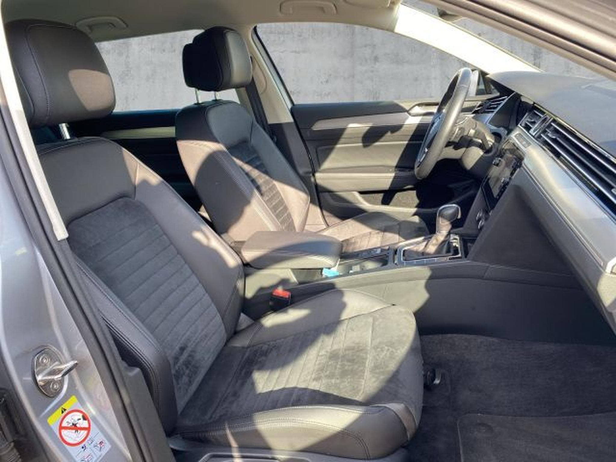 VW Passat Passat Variant 1.4 TSI DSG Highline AHK LED RFK (2018) - Photo 12