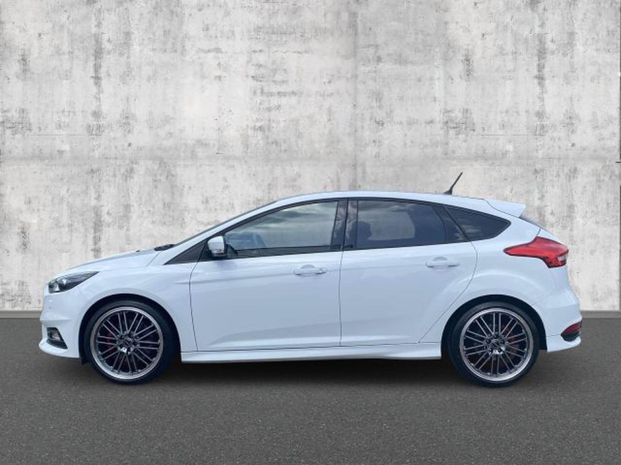Ford Focus Focus ST 2.0 NAVI Bi-Xenon Recaro Tempomat 19 Z (2017) - Photo 2