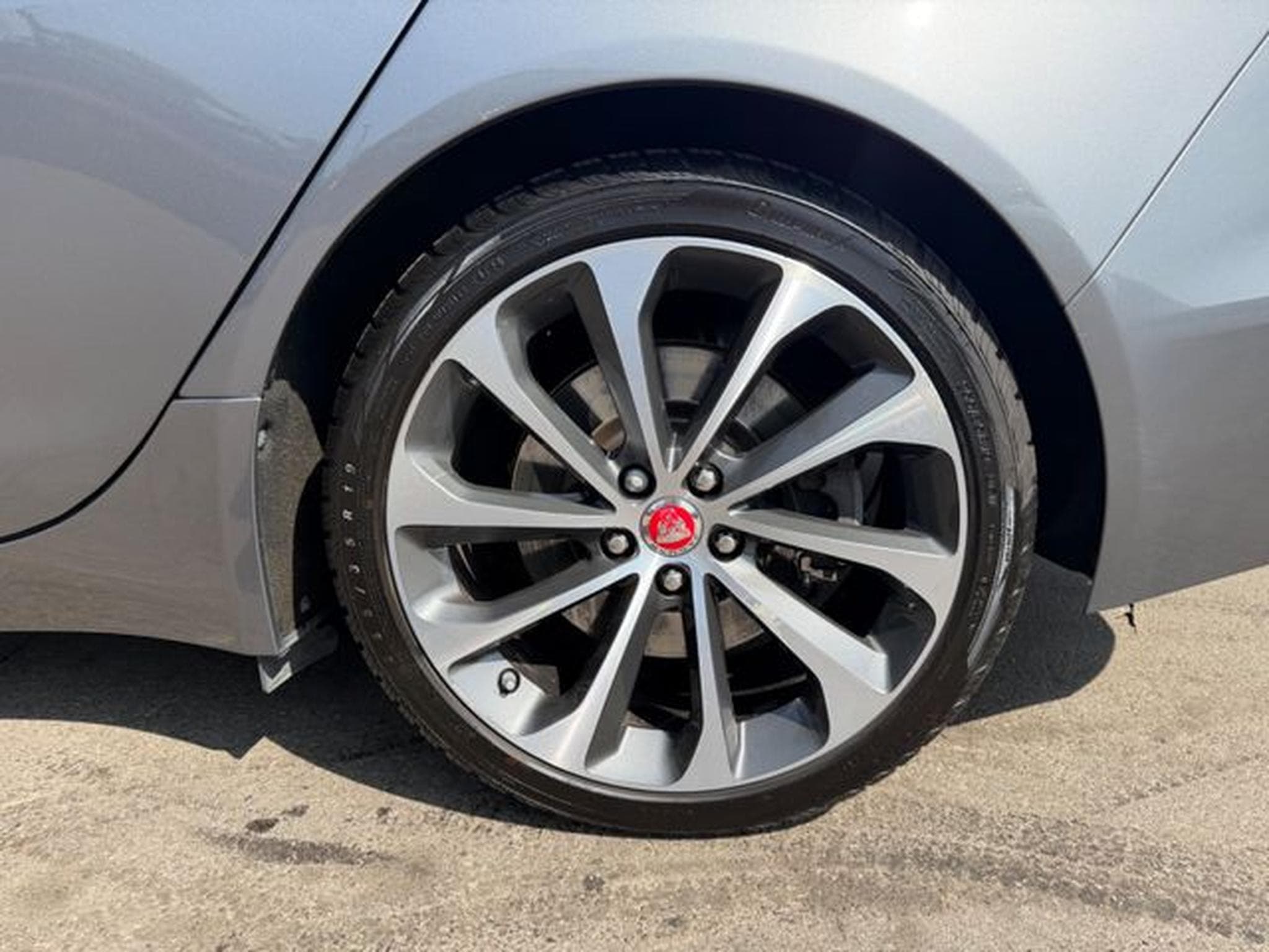 Jaguar XE XE S  AWD *AUT*LEDER*SHZ*NAVI*LED*KAM* (2019) - Photo 10
