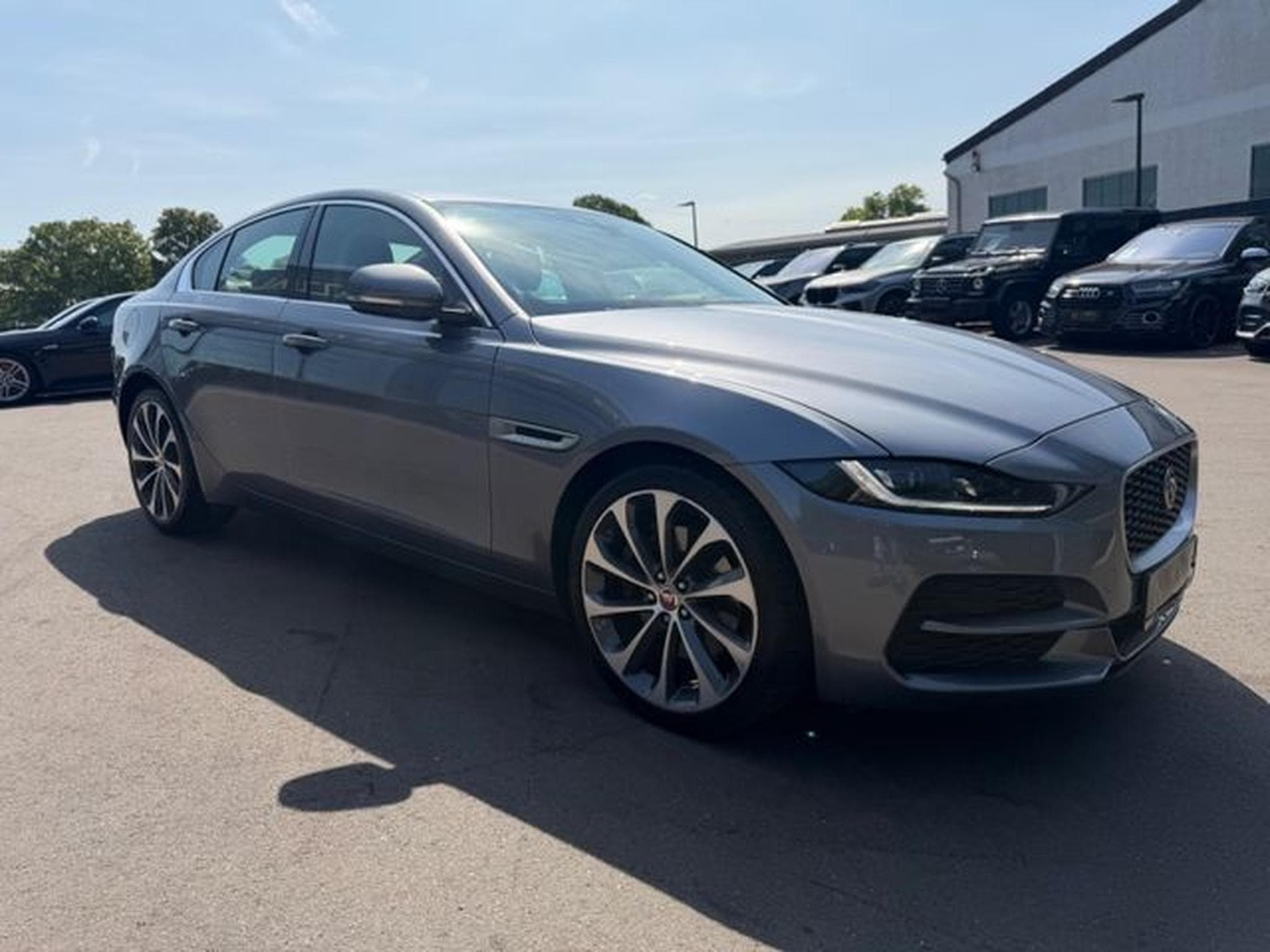 Jaguar XE XE S  AWD *AUT*LEDER*SHZ*NAVI*LED*KAM* (2019) - Photo 4