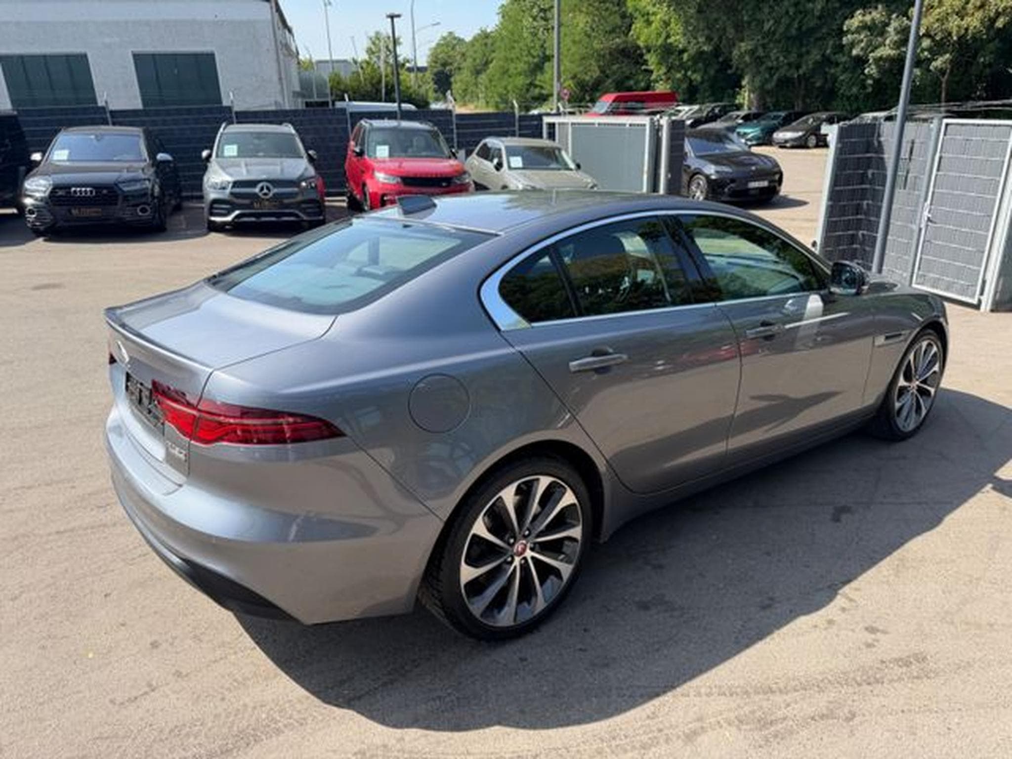 Jaguar XE XE S  AWD *AUT*LEDER*SHZ*NAVI*LED*KAM* (2019) - Photo 6