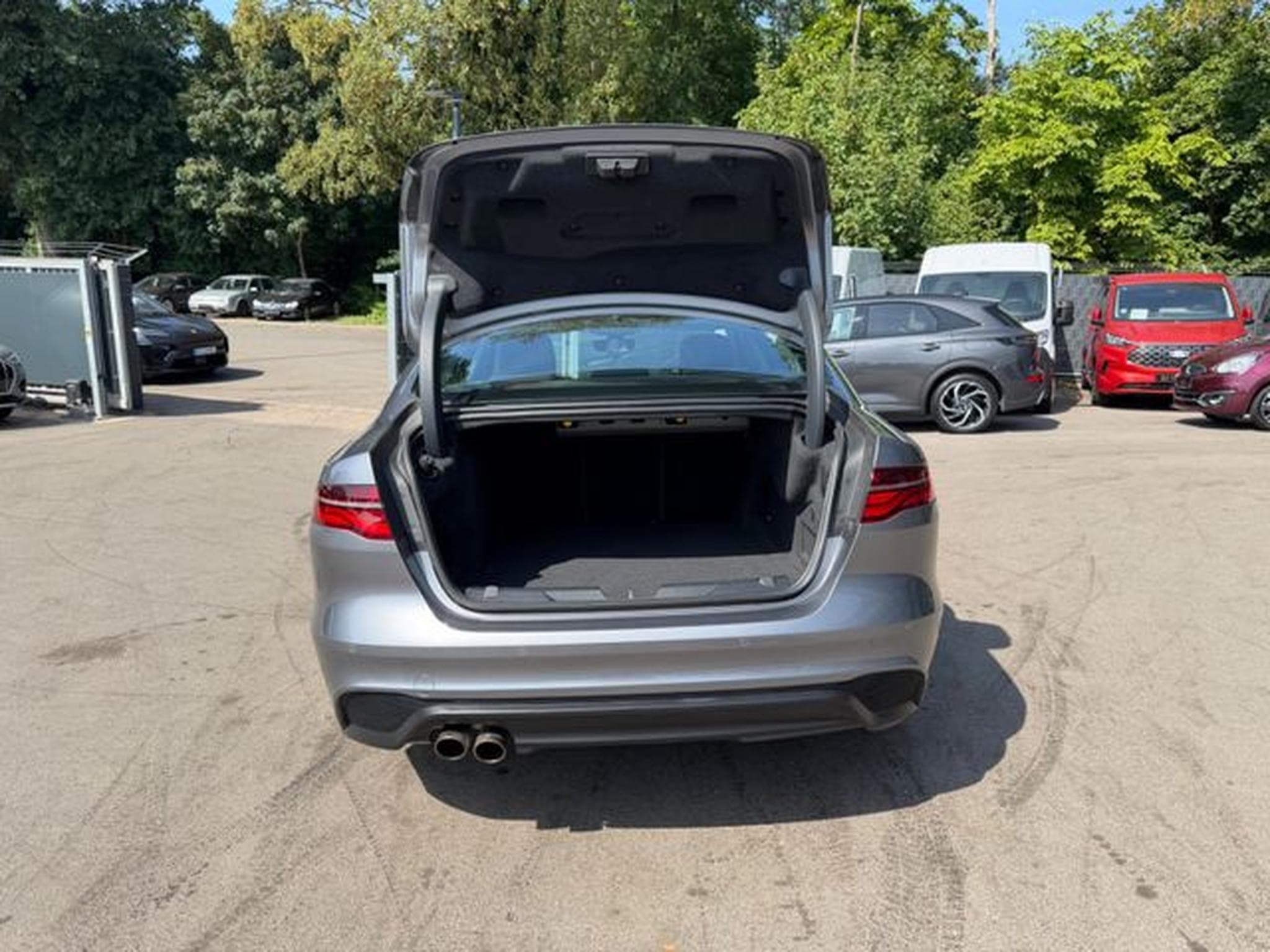 Jaguar XE XE S  AWD *AUT*LEDER*SHZ*NAVI*LED*KAM* (2019) - Photo 9