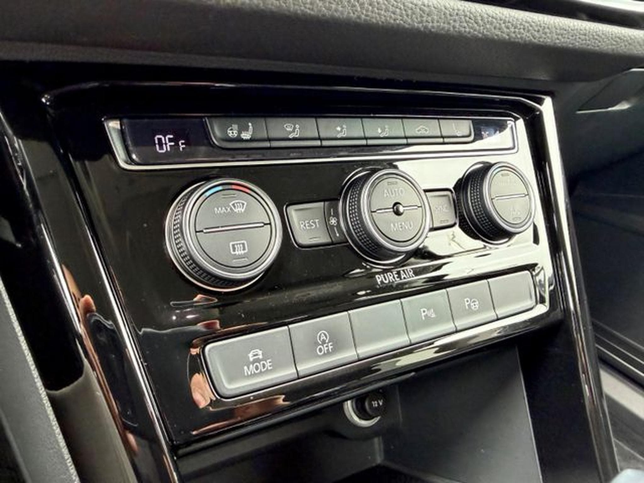 VW Touran Touran Highline 1.8 TSI DSG /NAVI/LED/ACC/CAM/ (2015) - Photo 16