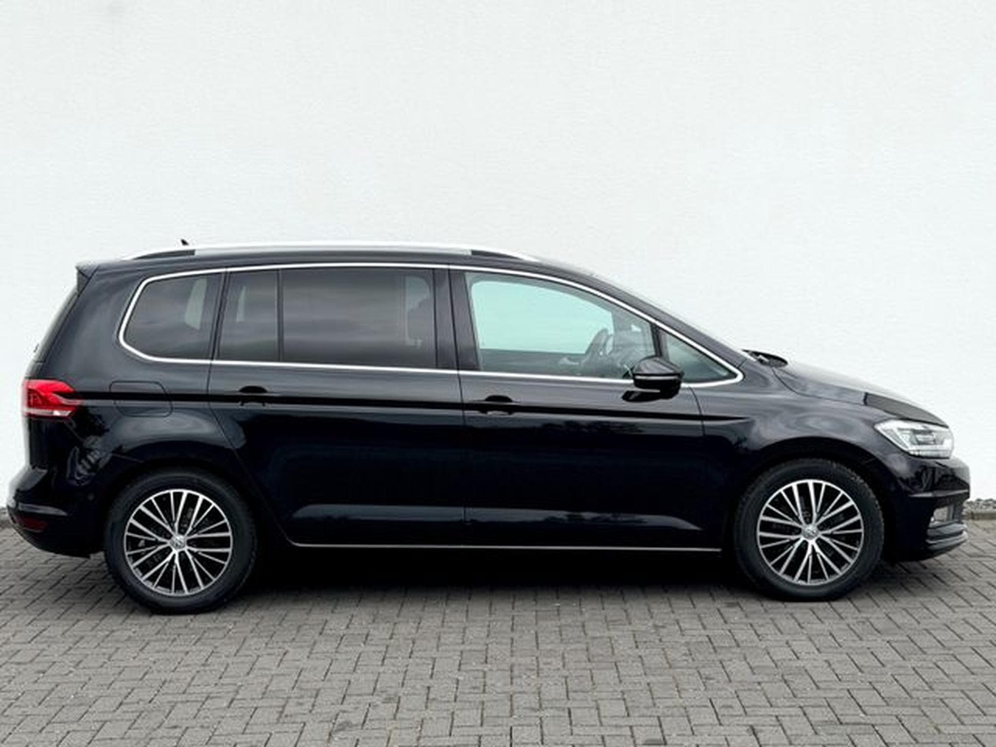VW Touran Touran Highline 1.8 TSI DSG /NAVI/LED/ACC/CAM/ (2015) - Photo 4