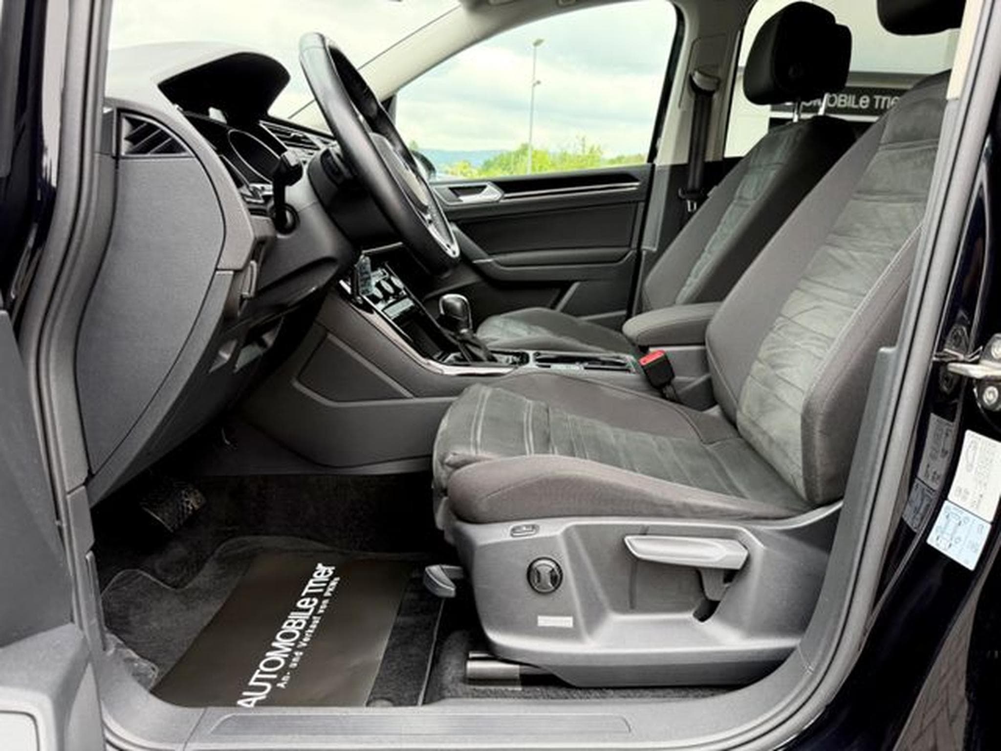 VW Touran Touran Highline 1.8 TSI DSG /NAVI/LED/ACC/CAM/ (2015) - Photo 7