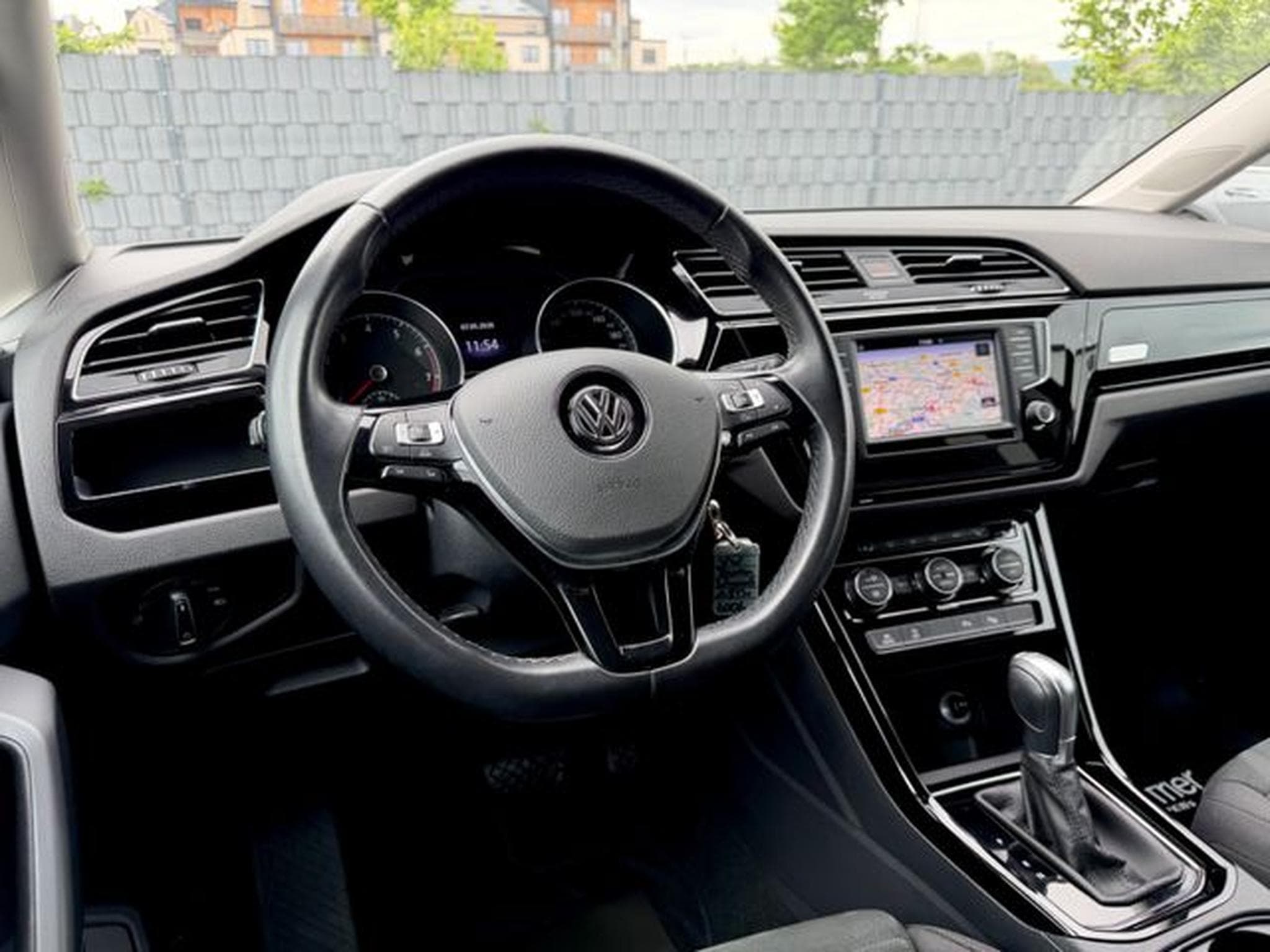 VW Touran Touran Highline 1.8 TSI DSG /NAVI/LED/ACC/CAM/ (2015) - Photo 8