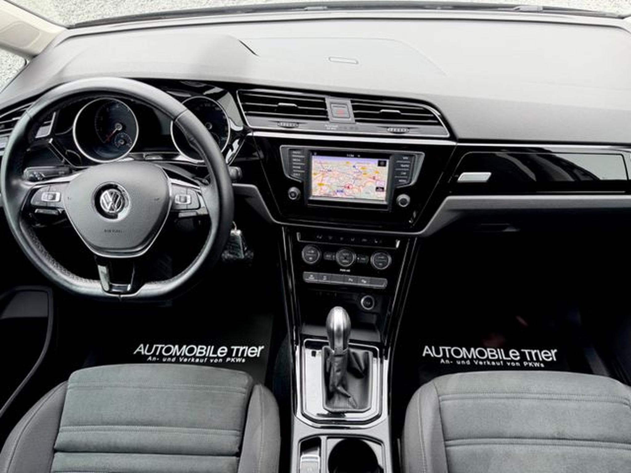 VW Touran Touran Highline 1.8 TSI DSG /NAVI/LED/ACC/CAM/ (2015) - Photo 9
