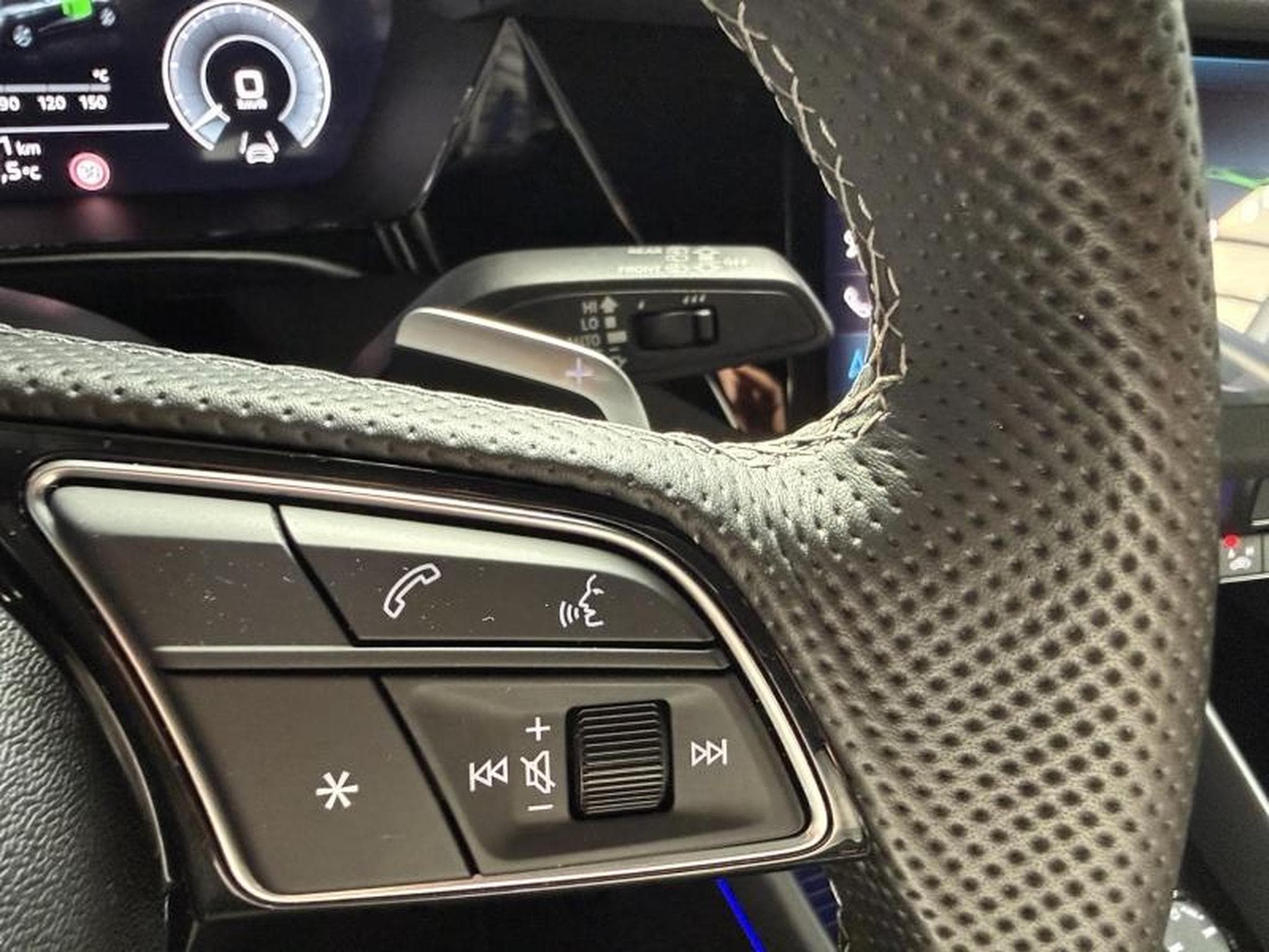 Audi A3 -37% 40 TFSI e 204ch PHEV S line S tronic 6 (2025) - Photo 17