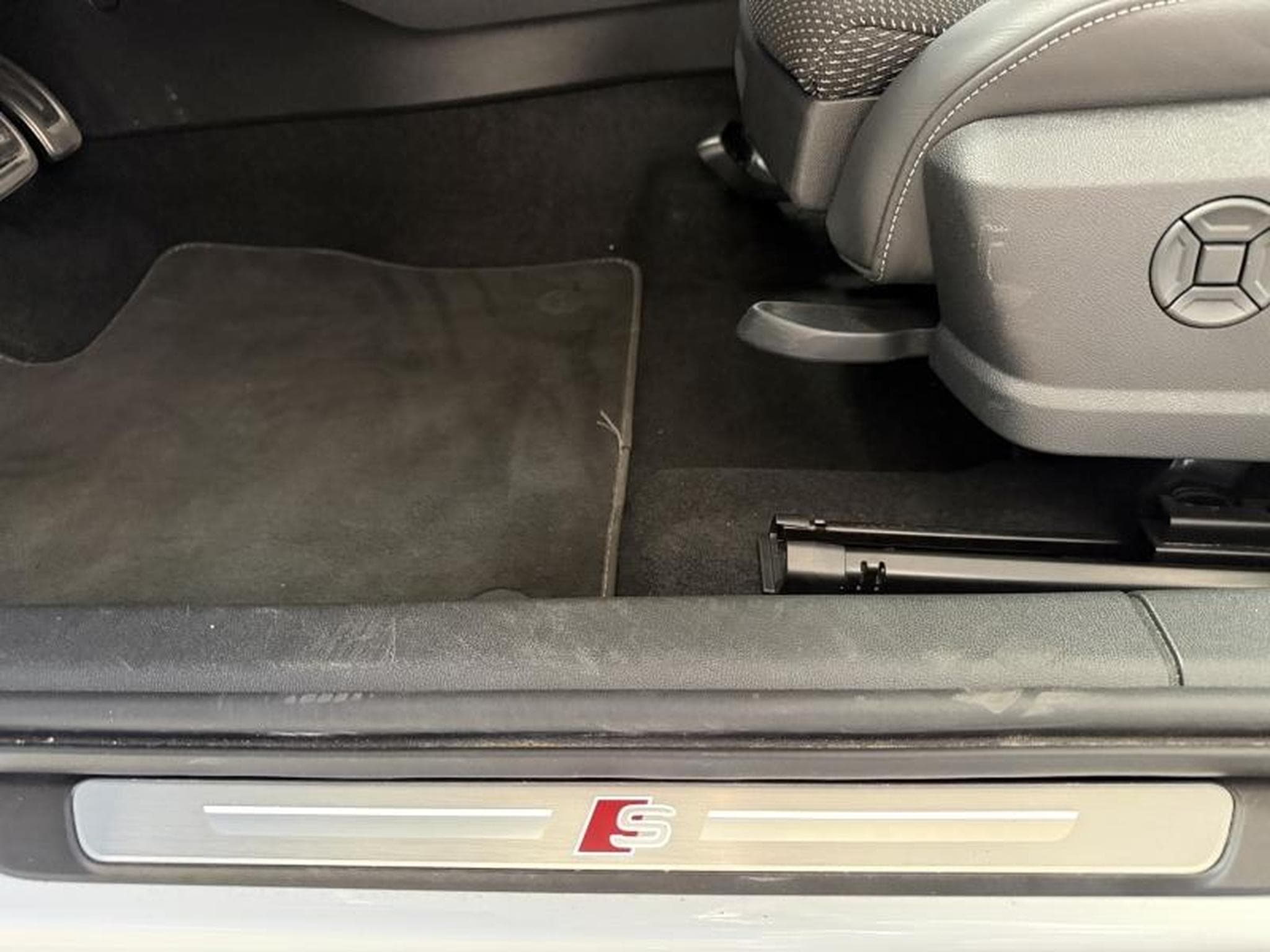 Audi A3 -37% 40 TFSI e 204ch PHEV S line S tronic 6 (2025) - Photo 23