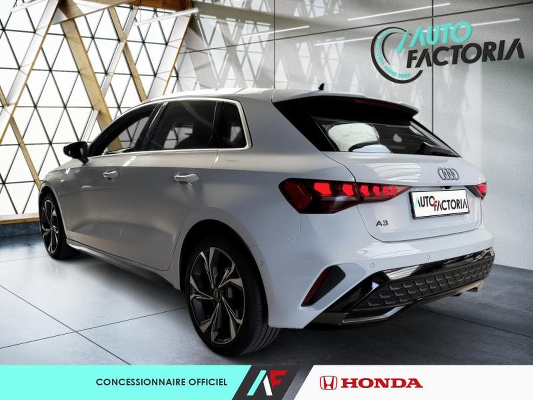 Audi A3 -37% 40 TFSI e 204ch PHEV S line S tronic 6 (2025) - Photo 3