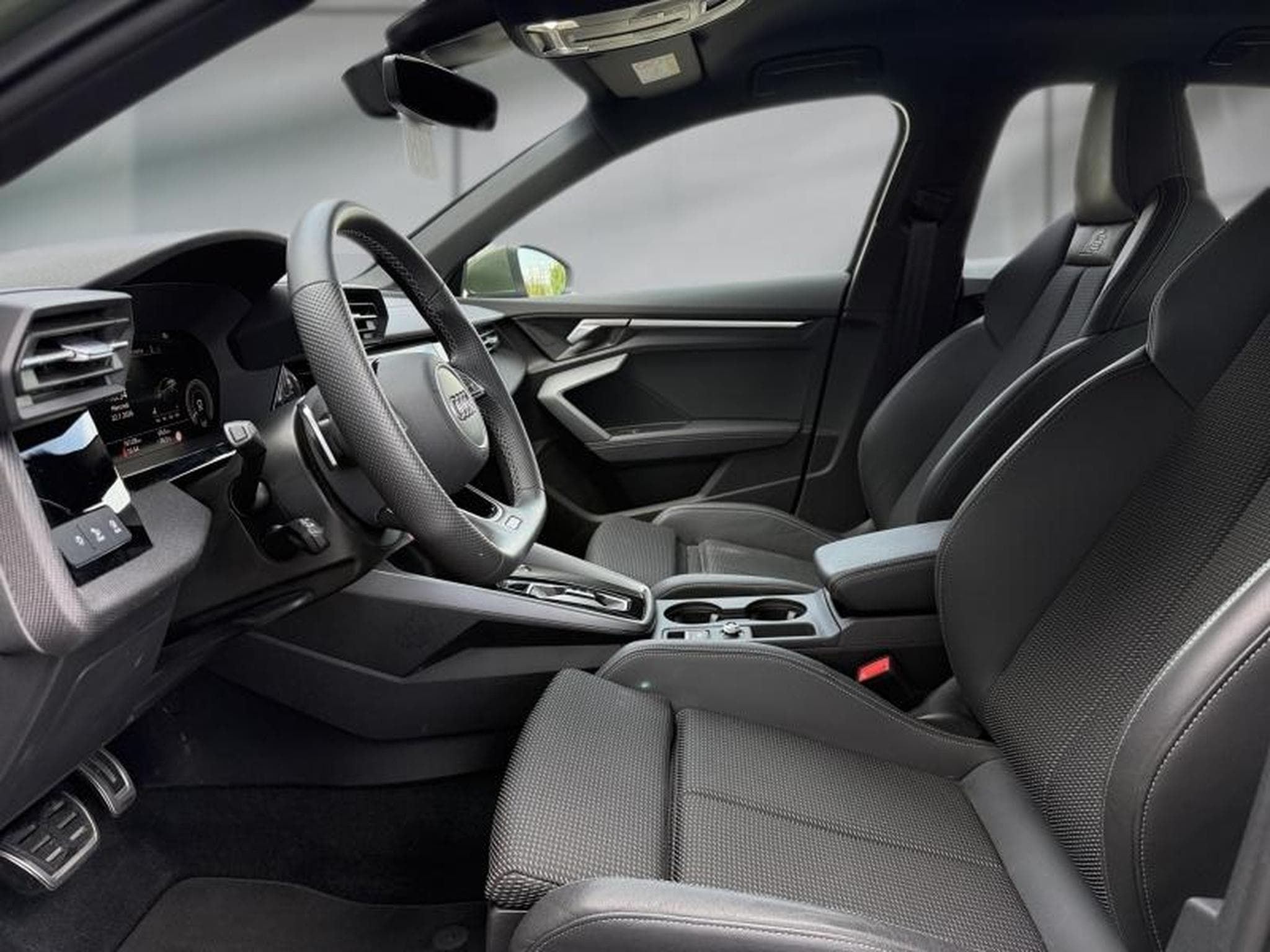 Audi A3 -37% 40 TFSI e 204ch PHEV S line S tronic 6 (2025) - Photo 11