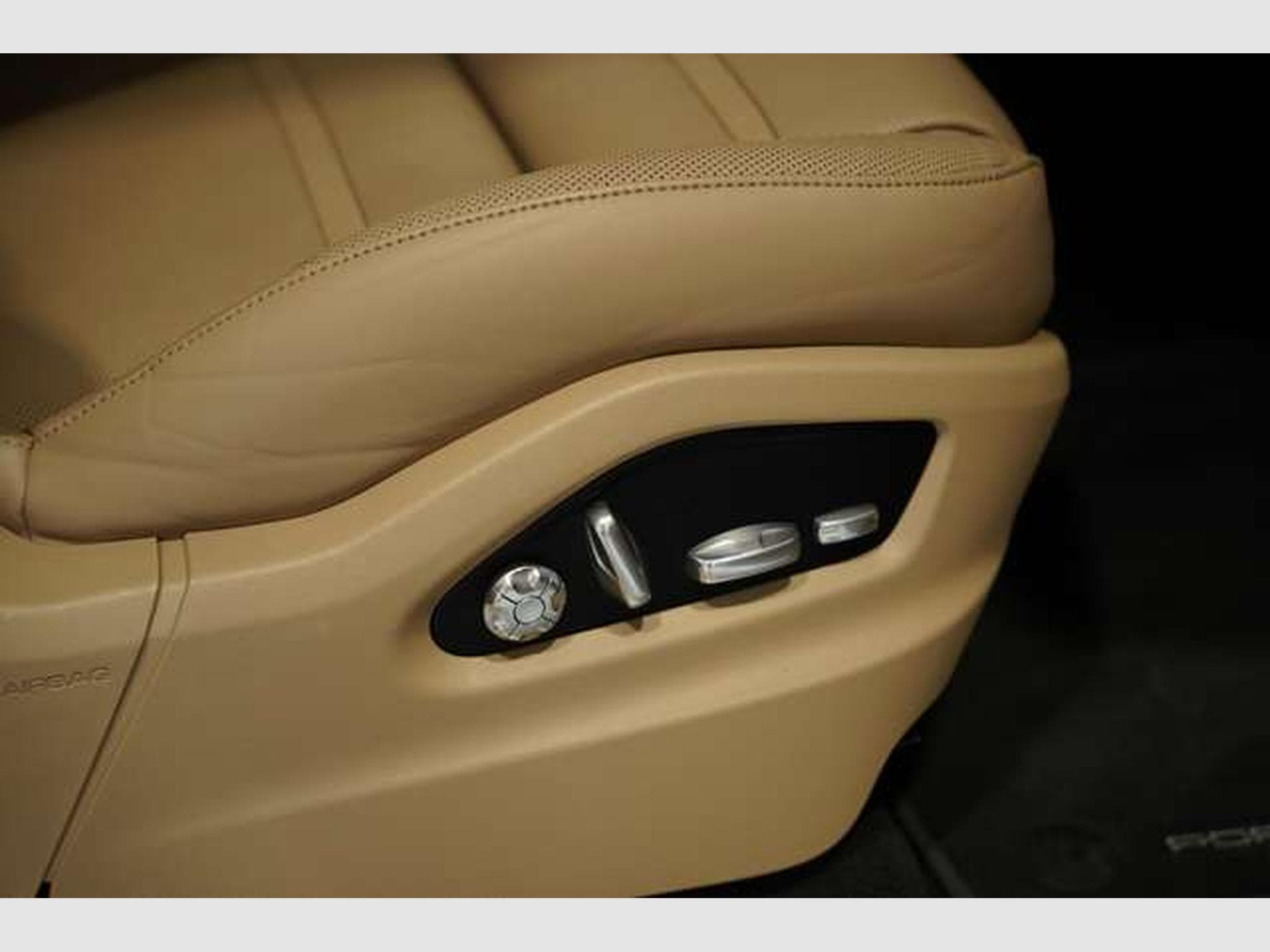 Porsche Cayenne Turbo *21*Chrono*Pano*HUD*Matrix*Memory (2019) - Photo 14