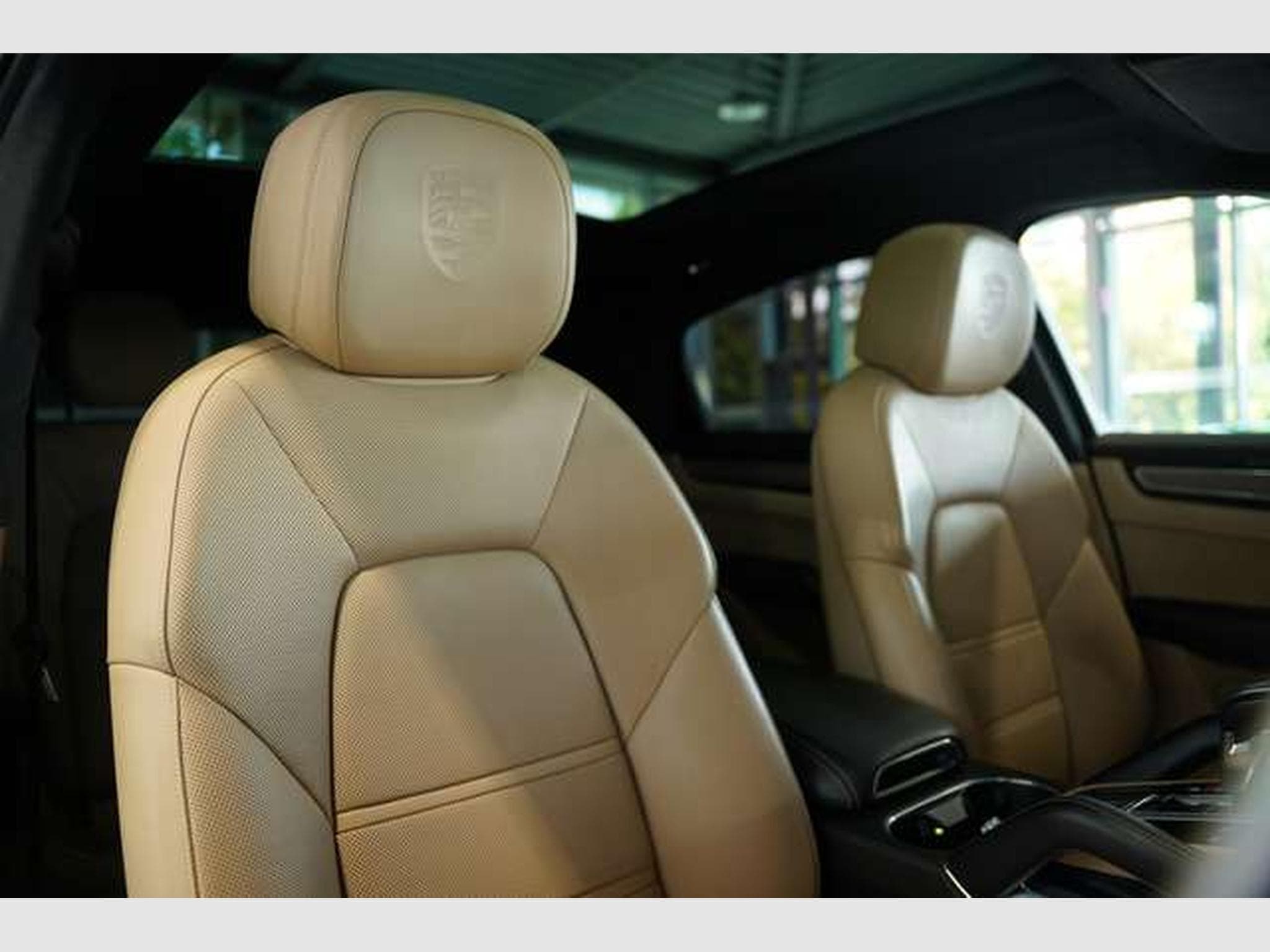 Porsche Cayenne Turbo *21*Chrono*Pano*HUD*Matrix*Memory (2019) - Photo 17