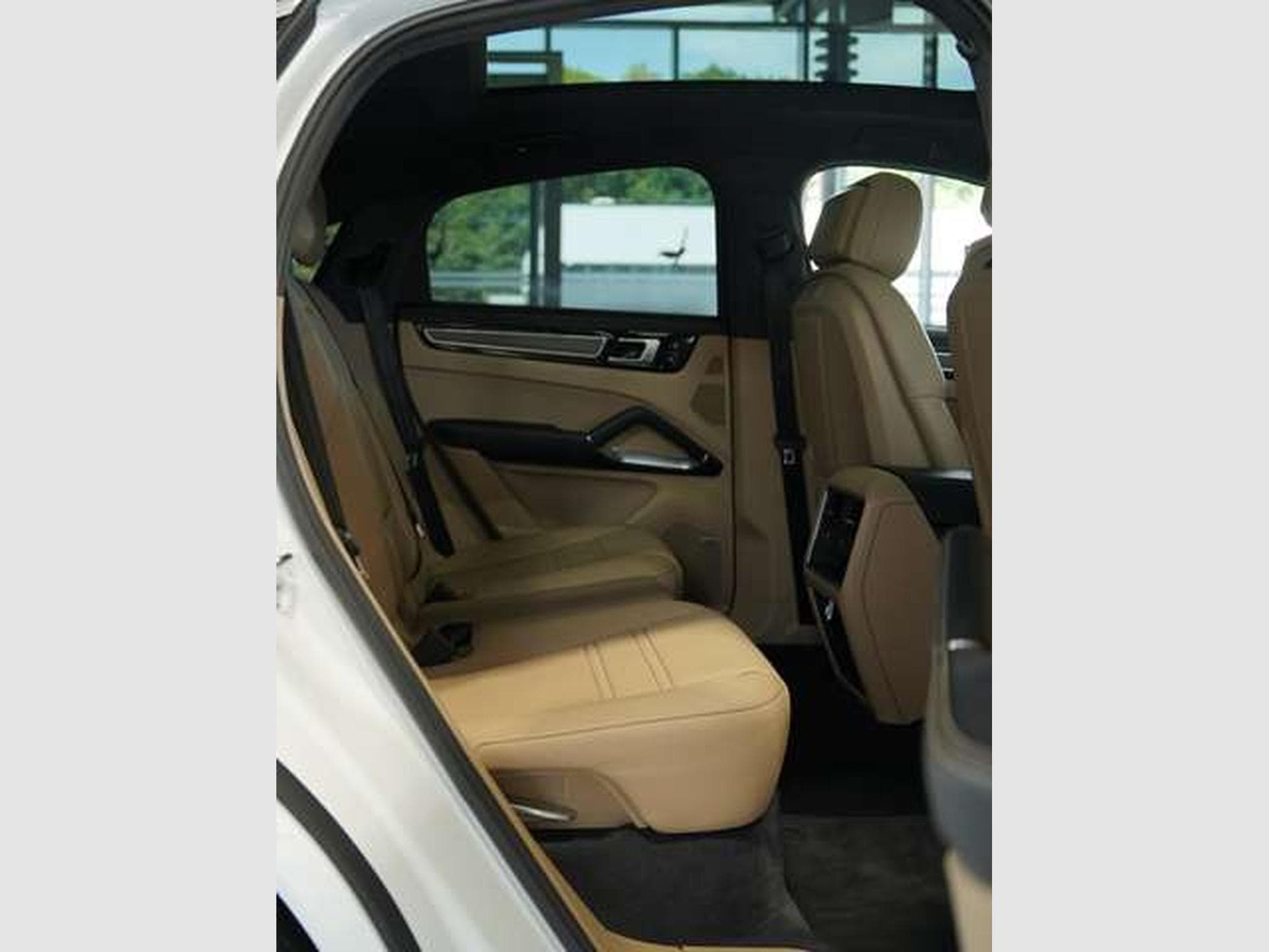 Porsche Cayenne Turbo *21*Chrono*Pano*HUD*Matrix*Memory (2019) - Photo 18