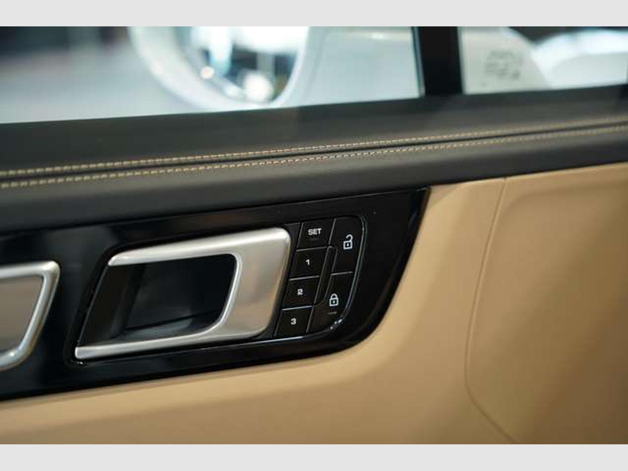 Porsche Cayenne Turbo *21*Chrono*Pano*HUD*Matrix*Memory (2019) - Photo 26