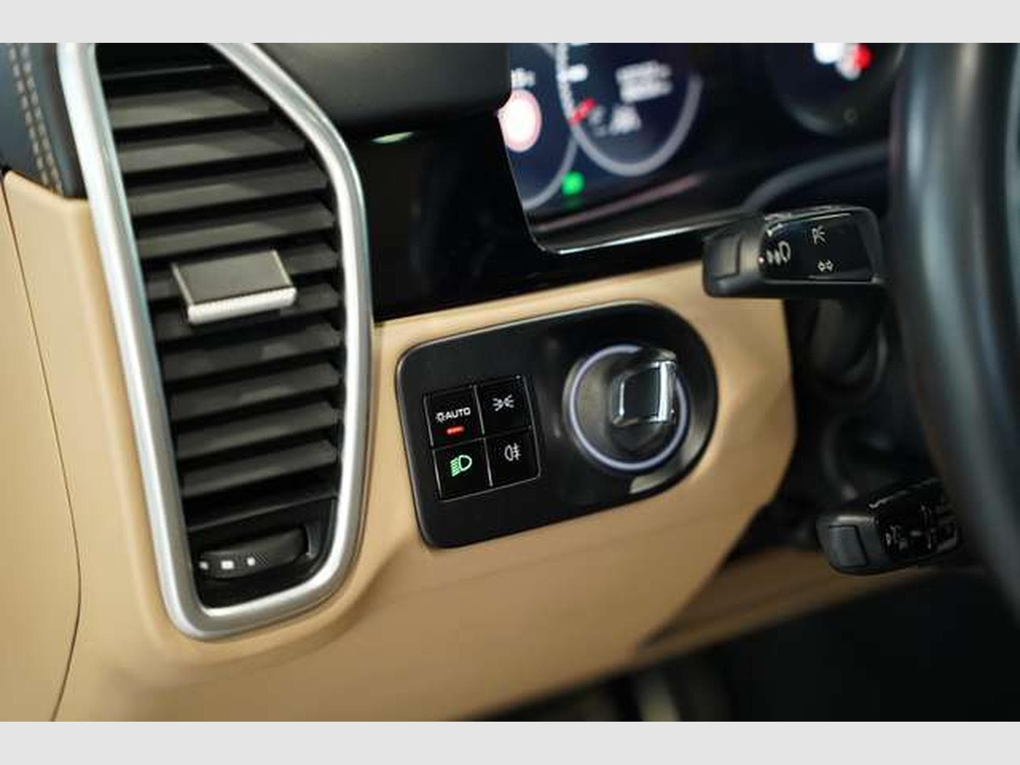 Porsche Cayenne Turbo *21*Chrono*Pano*HUD*Matrix*Memory (2019) - Photo 27