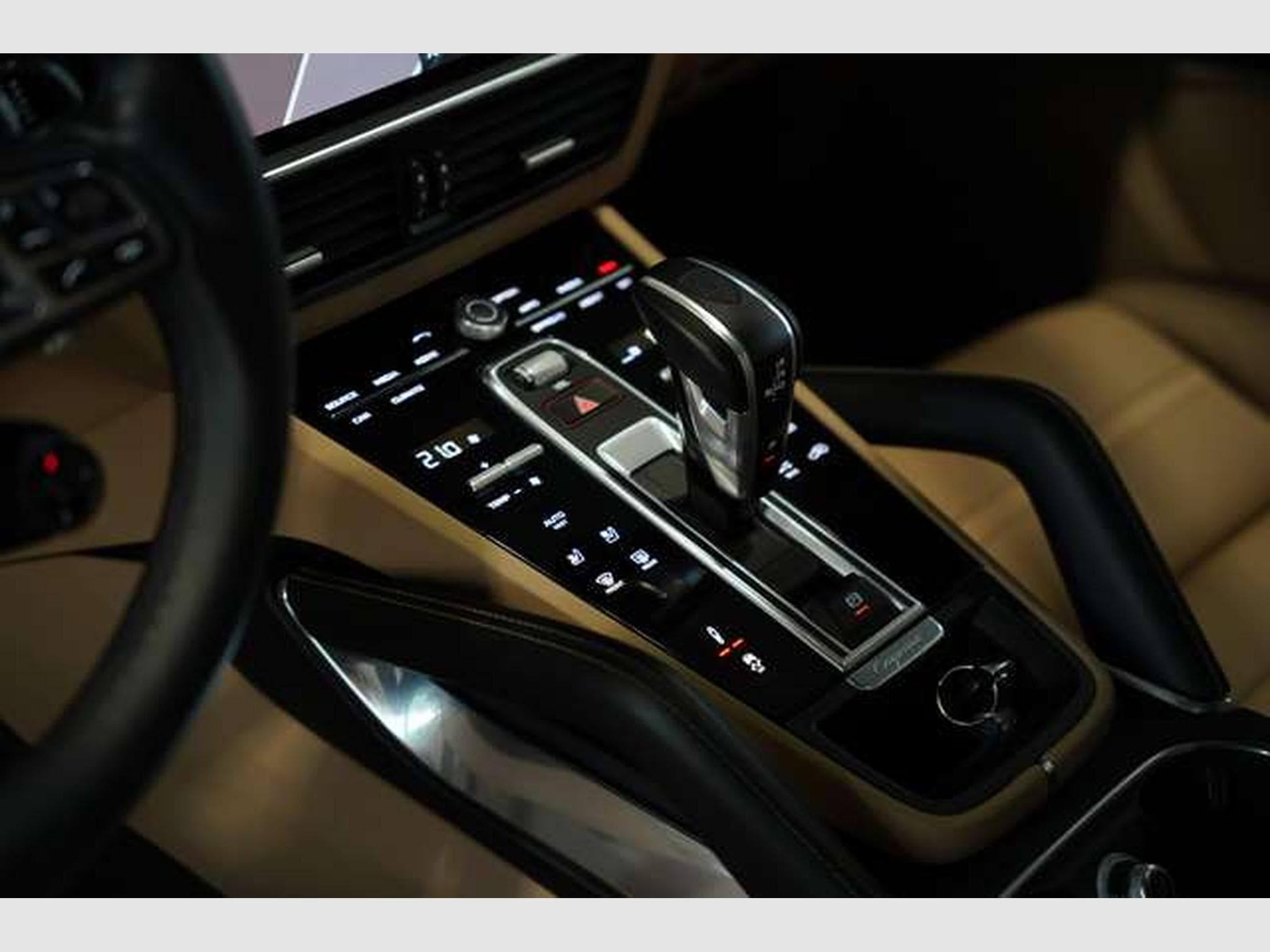 Porsche Cayenne Turbo *21*Chrono*Pano*HUD*Matrix*Memory (2019) - Photo 29