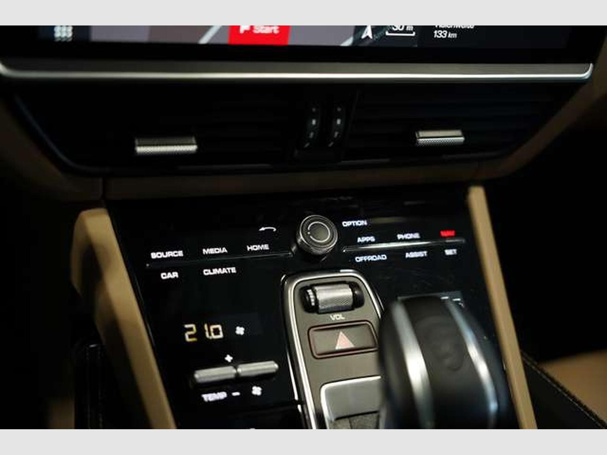 Porsche Cayenne Turbo *21*Chrono*Pano*HUD*Matrix*Memory (2019) - Photo 34