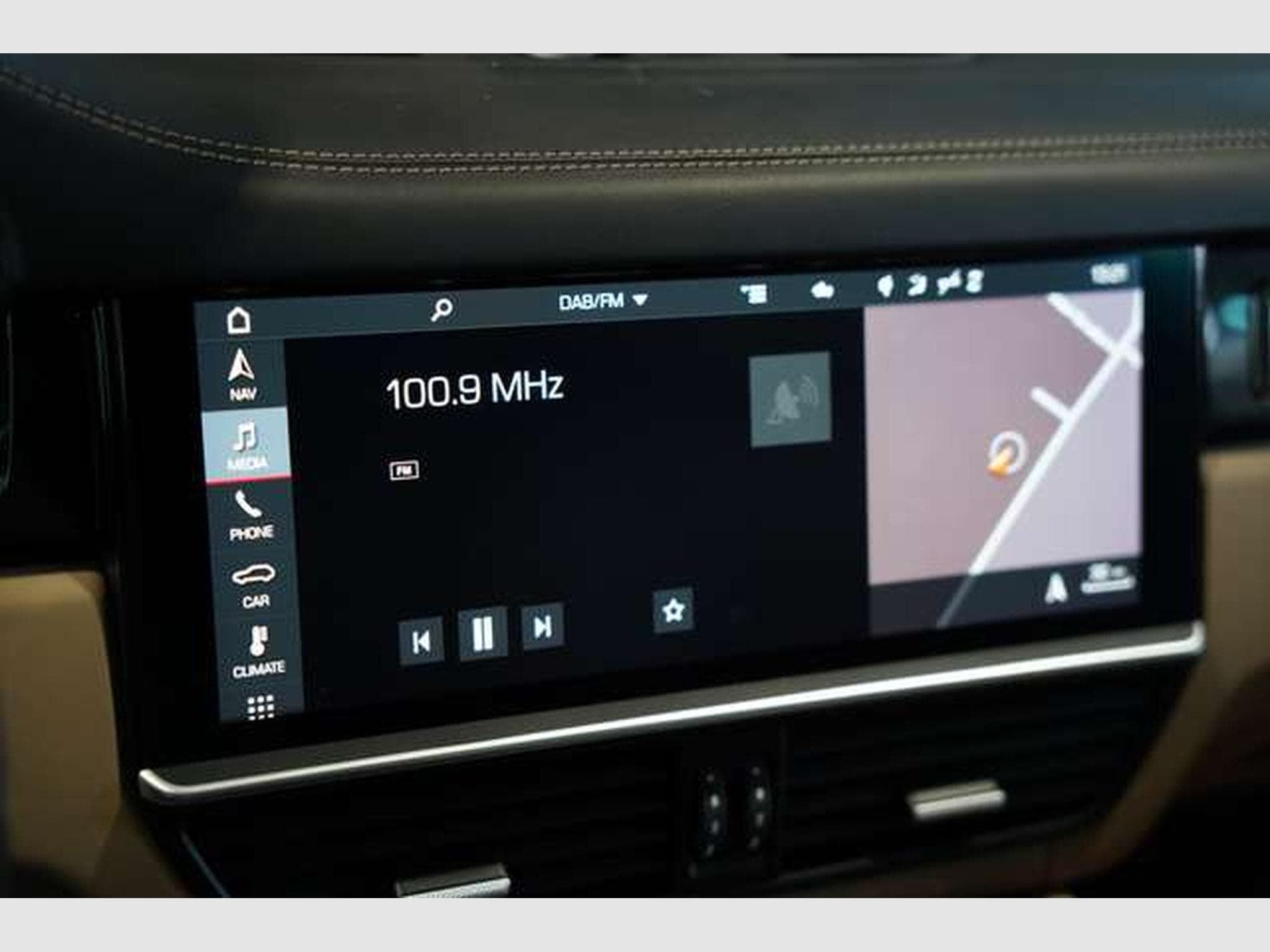 Porsche Cayenne Turbo *21*Chrono*Pano*HUD*Matrix*Memory (2019) - Photo 38