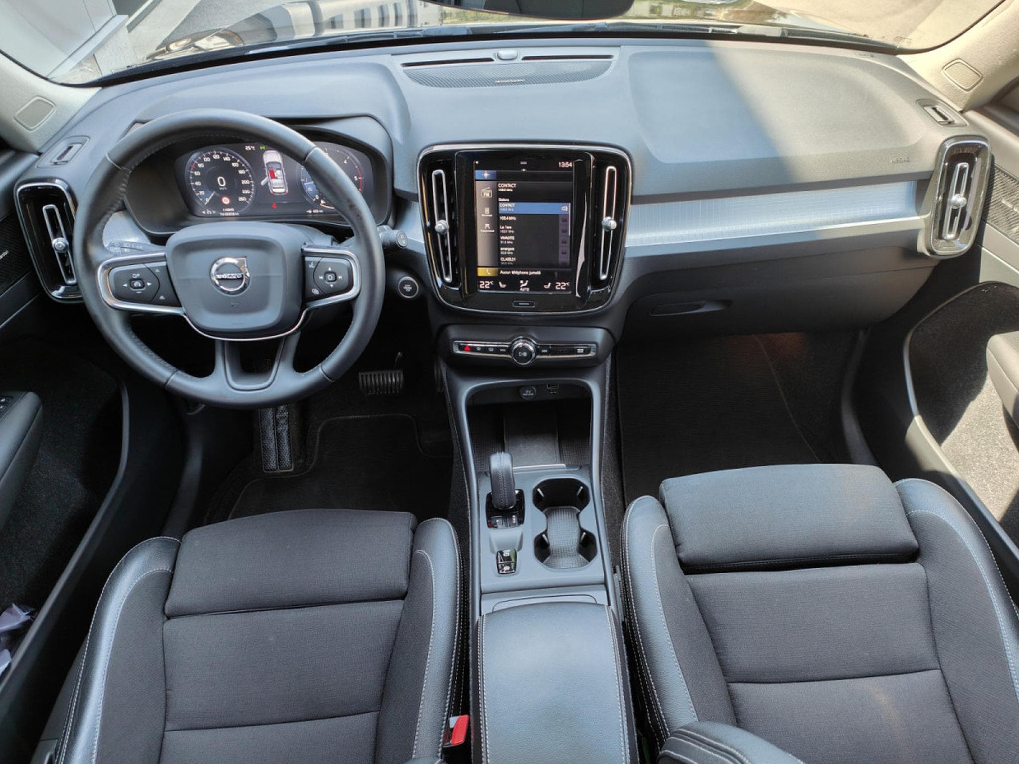 Volvo XC40 D3 GEARTRONIC CARPLAY GPS CAMERA SIEGES CHAUFF (2020) - Photo 11