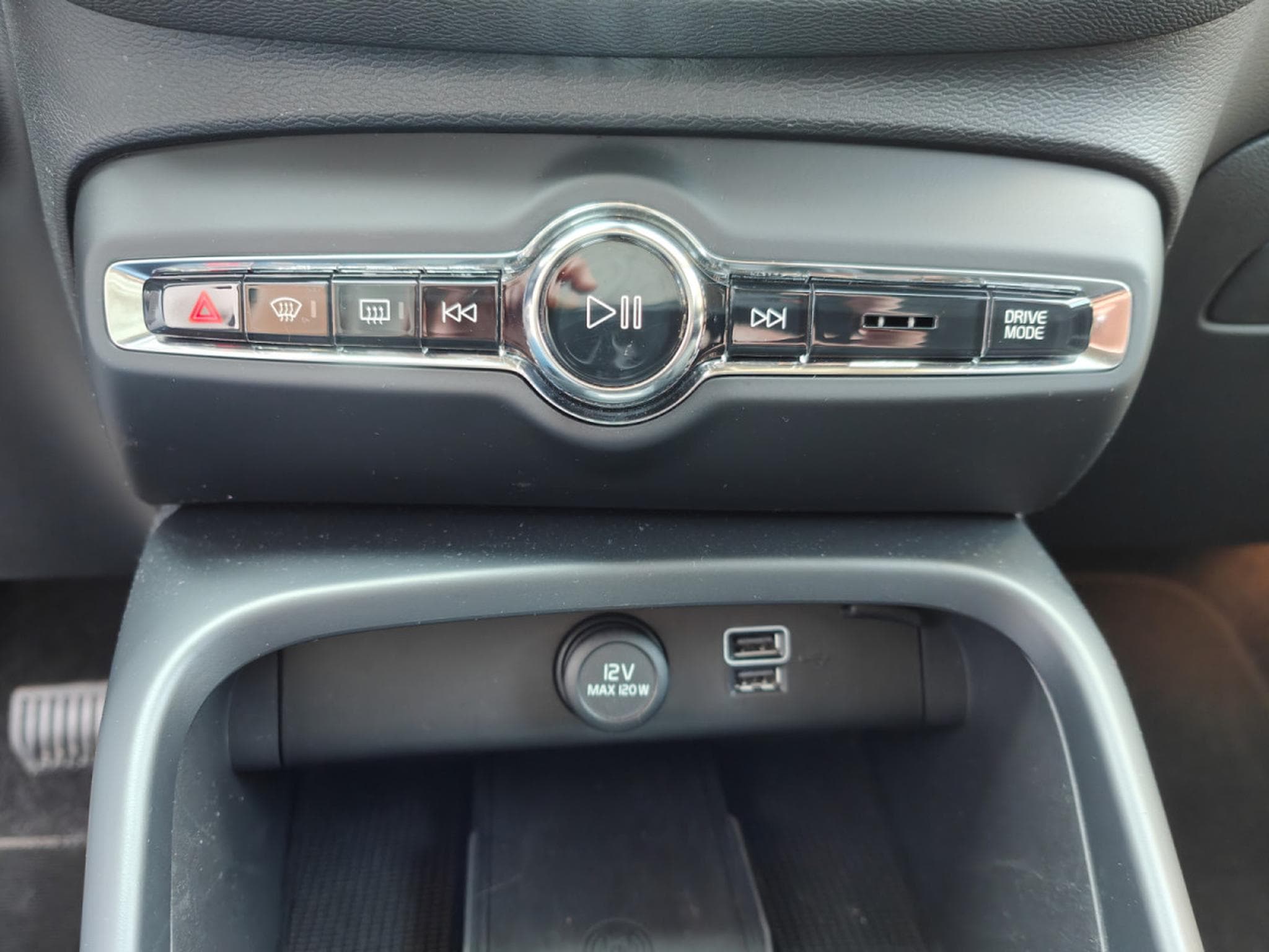 Volvo XC40 D3 GEARTRONIC CARPLAY GPS CAMERA SIEGES CHAUFF (2020) - Photo 16