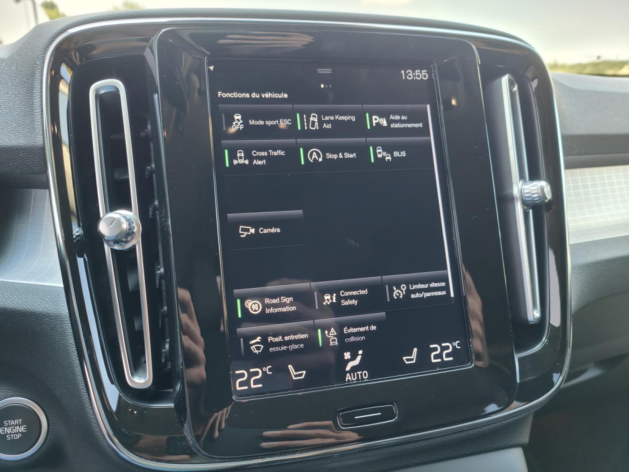 Volvo XC40 D3 GEARTRONIC CARPLAY GPS CAMERA SIEGES CHAUFF (2020) - Photo 19