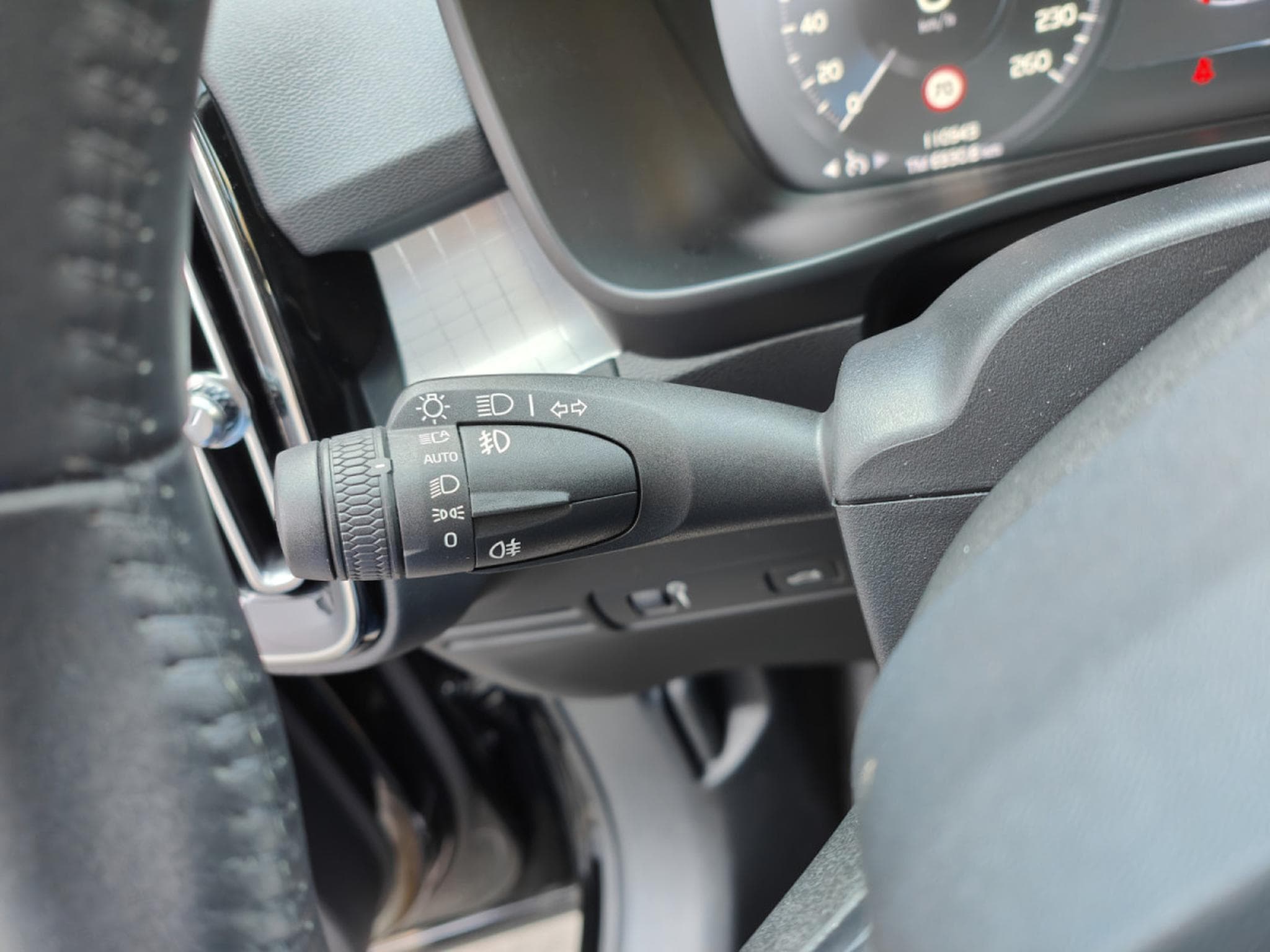 Volvo XC40 D3 GEARTRONIC CARPLAY GPS CAMERA SIEGES CHAUFF (2020) - Photo 24