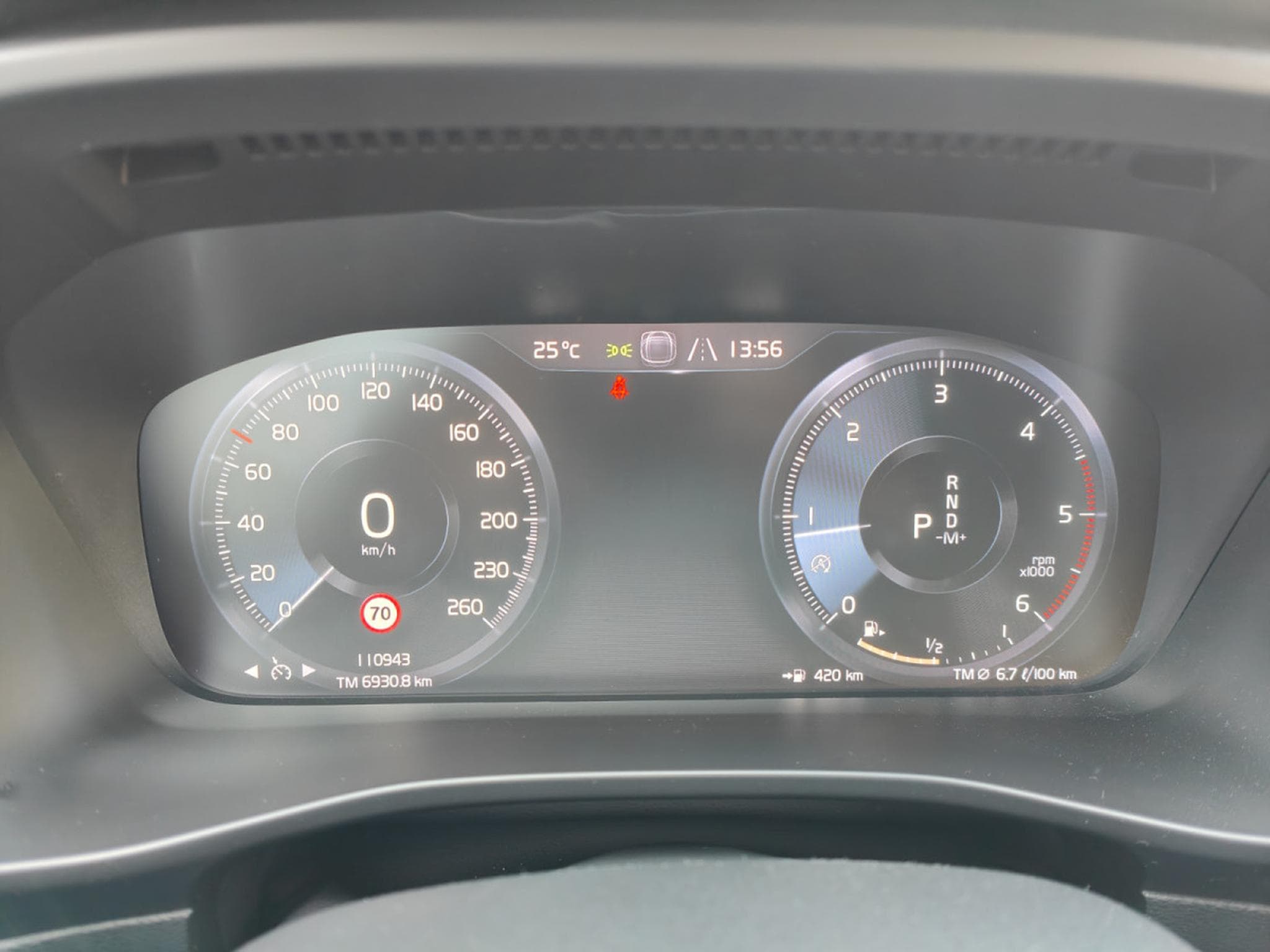 Volvo XC40 D3 GEARTRONIC CARPLAY GPS CAMERA SIEGES CHAUFF (2020) - Photo 25