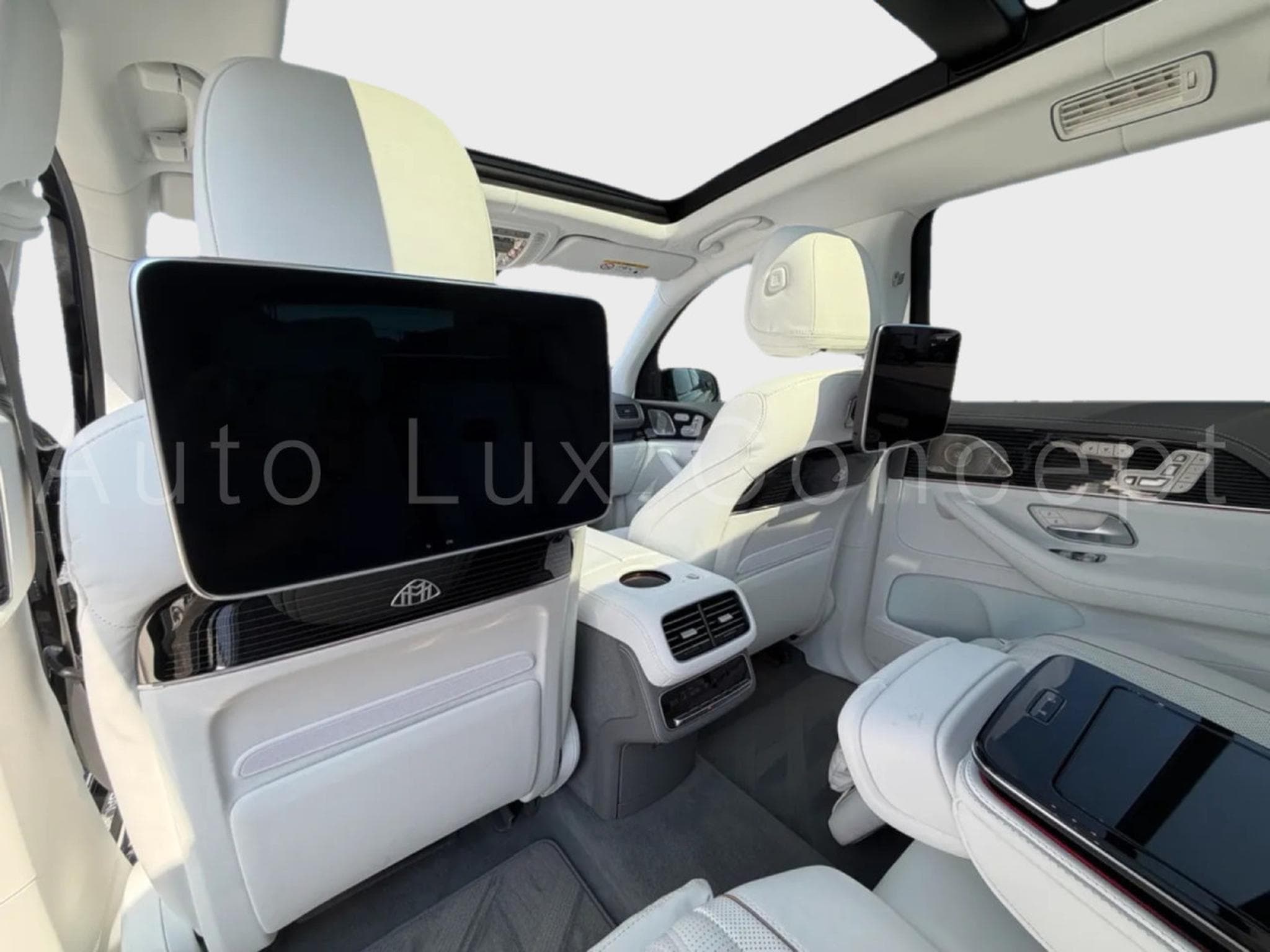 Mercedes GLS 600 Maybach 4MATIC Night Series (2024) - Photo 13