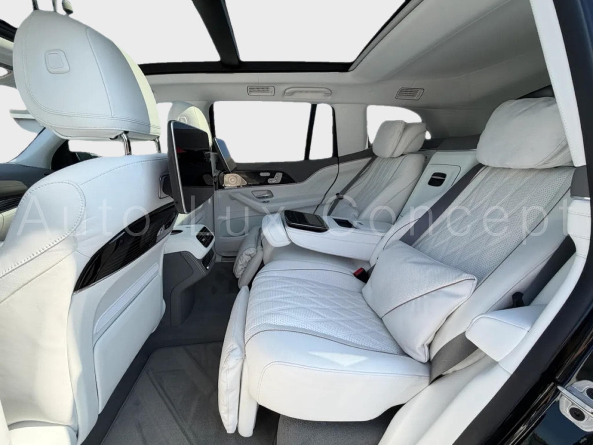Mercedes GLS 600 Maybach 4MATIC Night Series (2024) - Photo 14