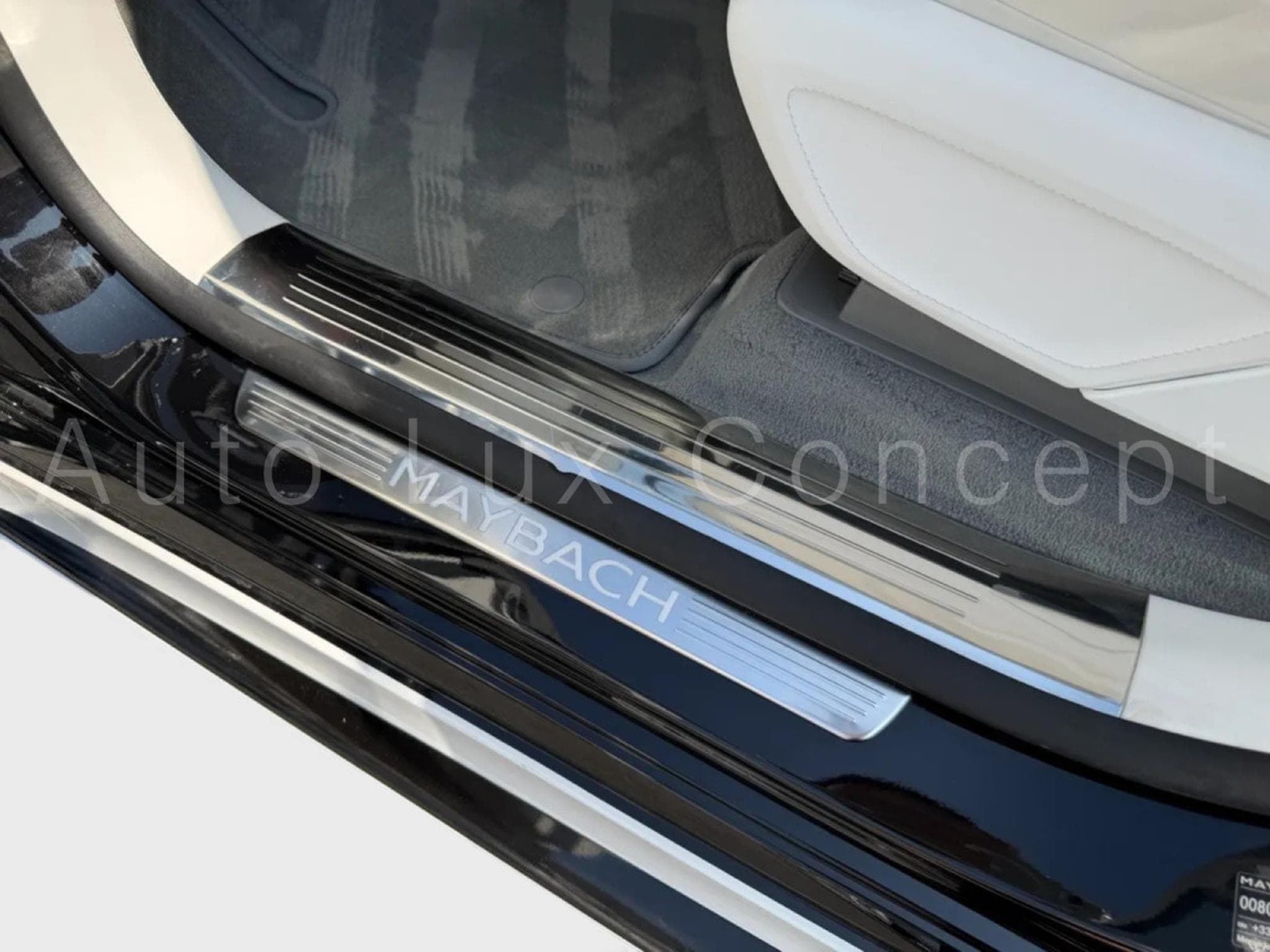 Mercedes GLS 600 Maybach 4MATIC Night Series (2024) - Photo 20